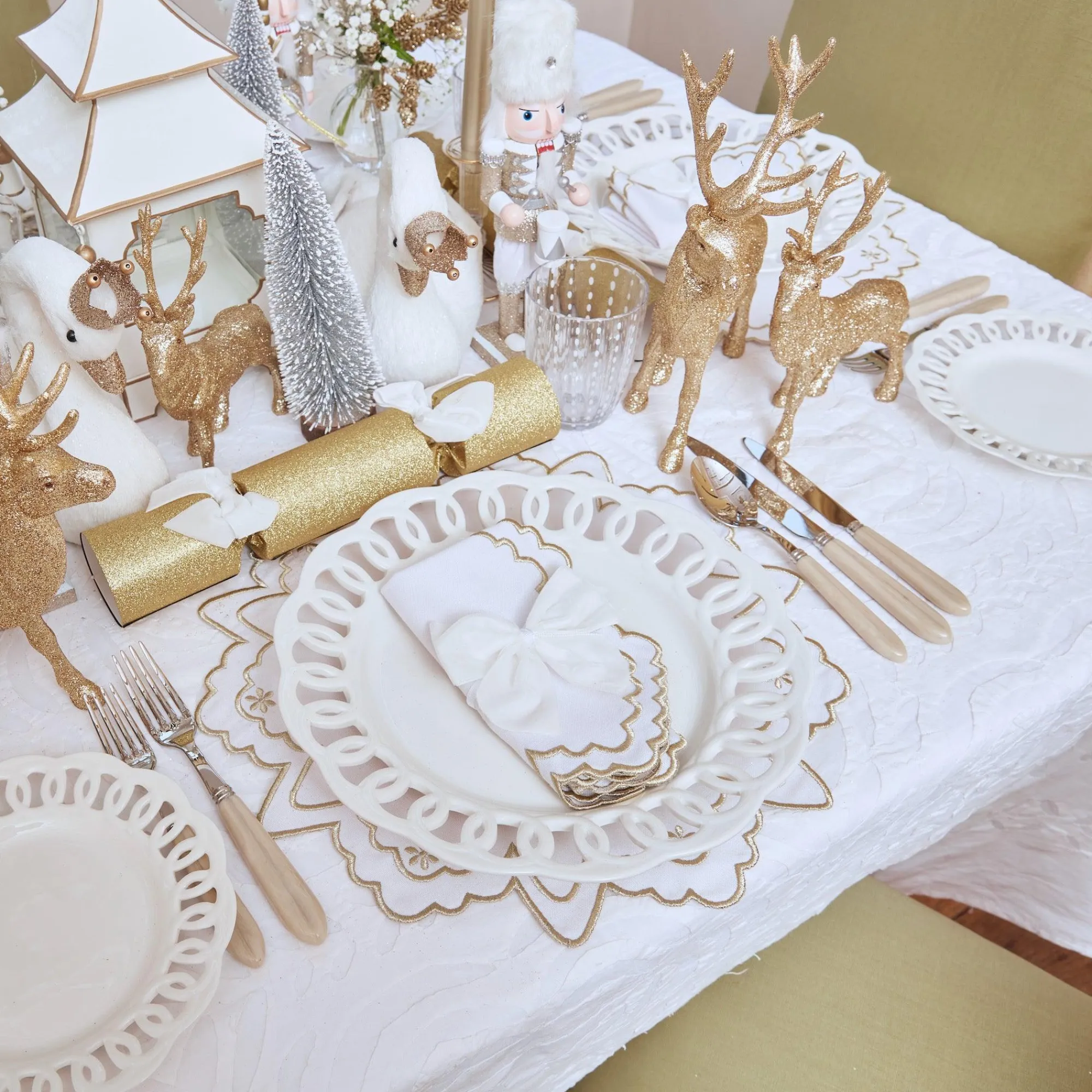 applique_white_tablecloth_2.webp Best Applique White Tablecloth Tablecloths