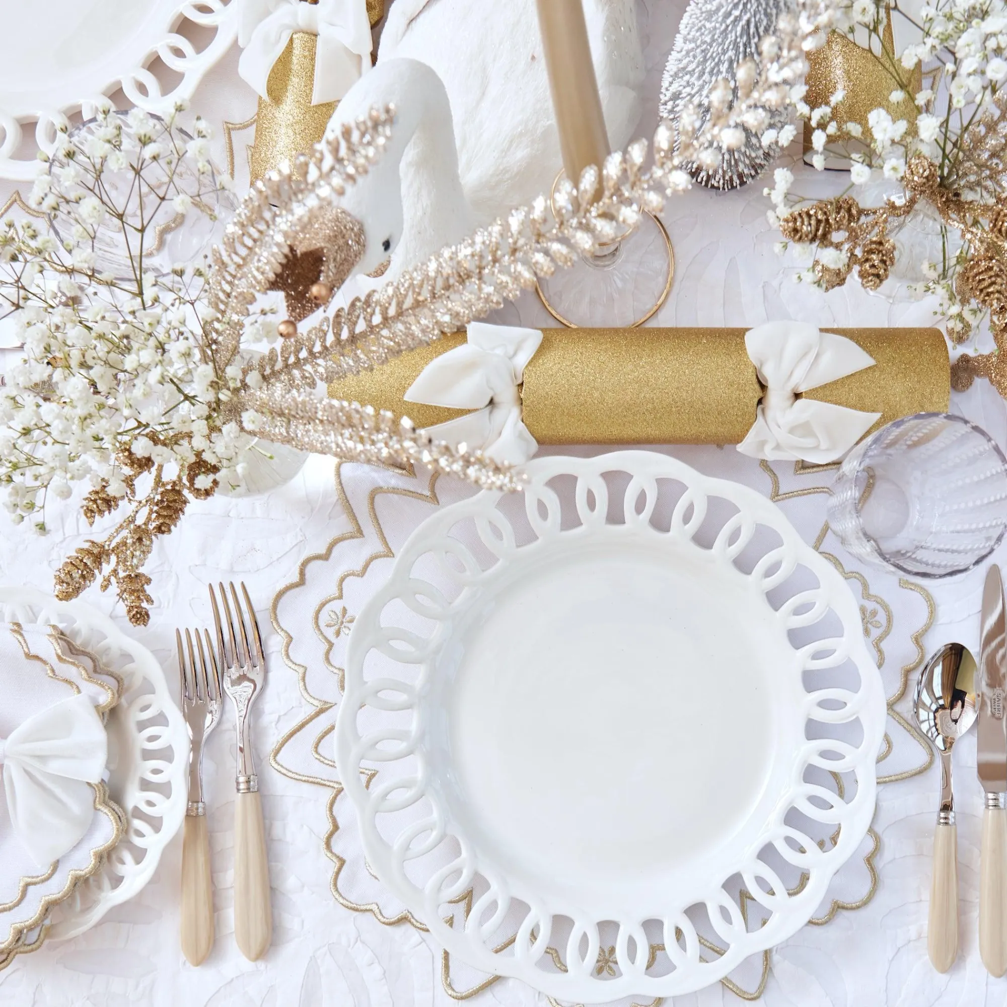 applique_white_tablecloth_9.webp Best Applique White Tablecloth Tablecloths