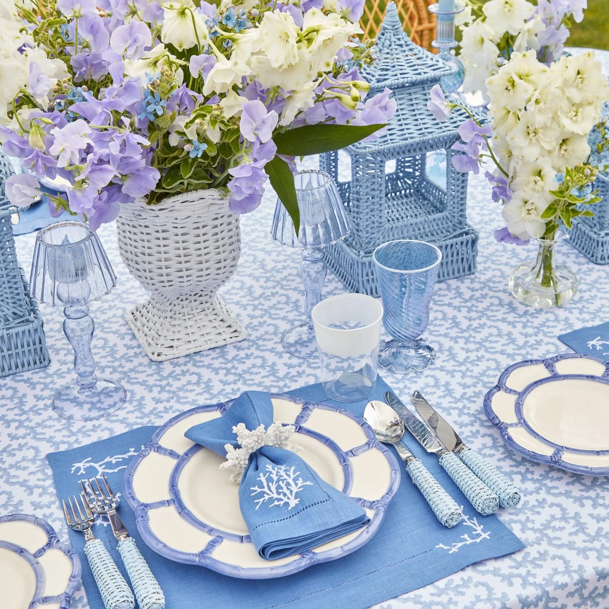 blue_and_white_rim_frille_3.webp Store Blue And White Rim Frilled Glasses (Set Of 4) Glasses