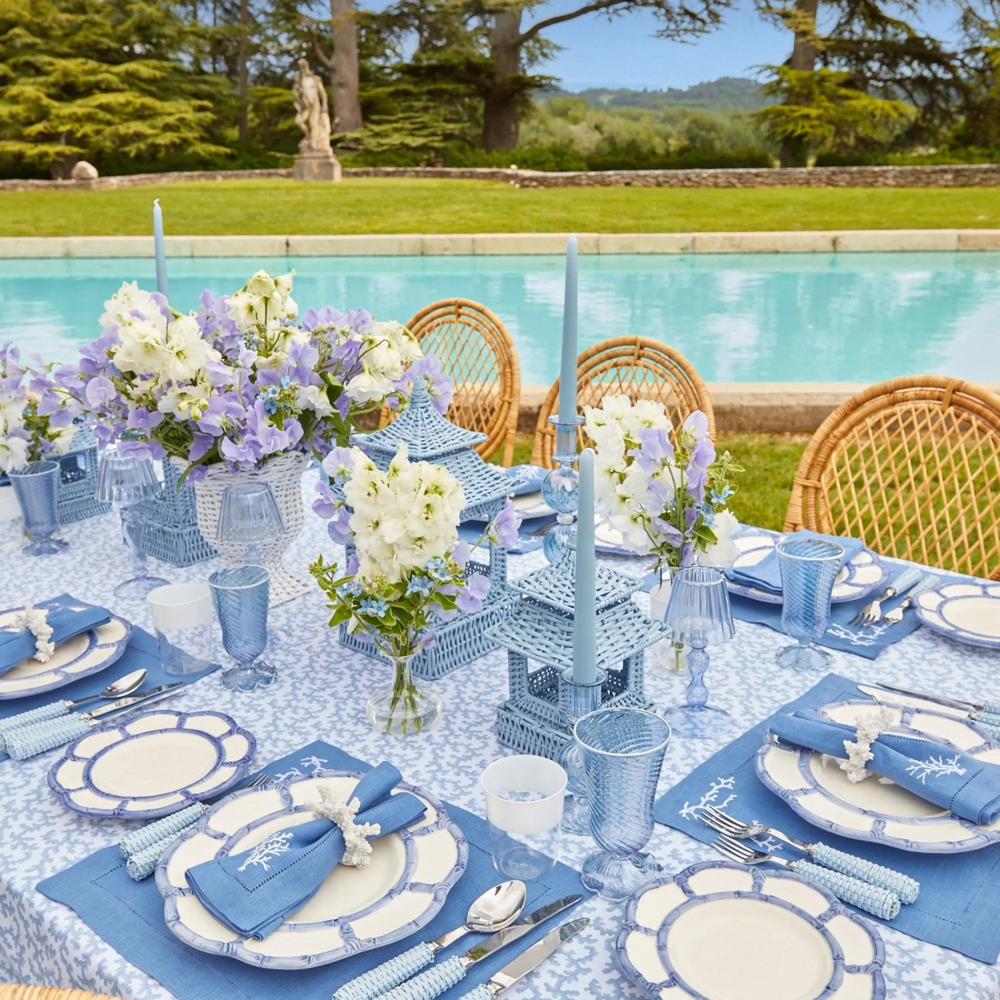 blue_and_white_rim_frille_5.webp Store Blue And White Rim Frilled Glasses (Set Of 4) Glasses