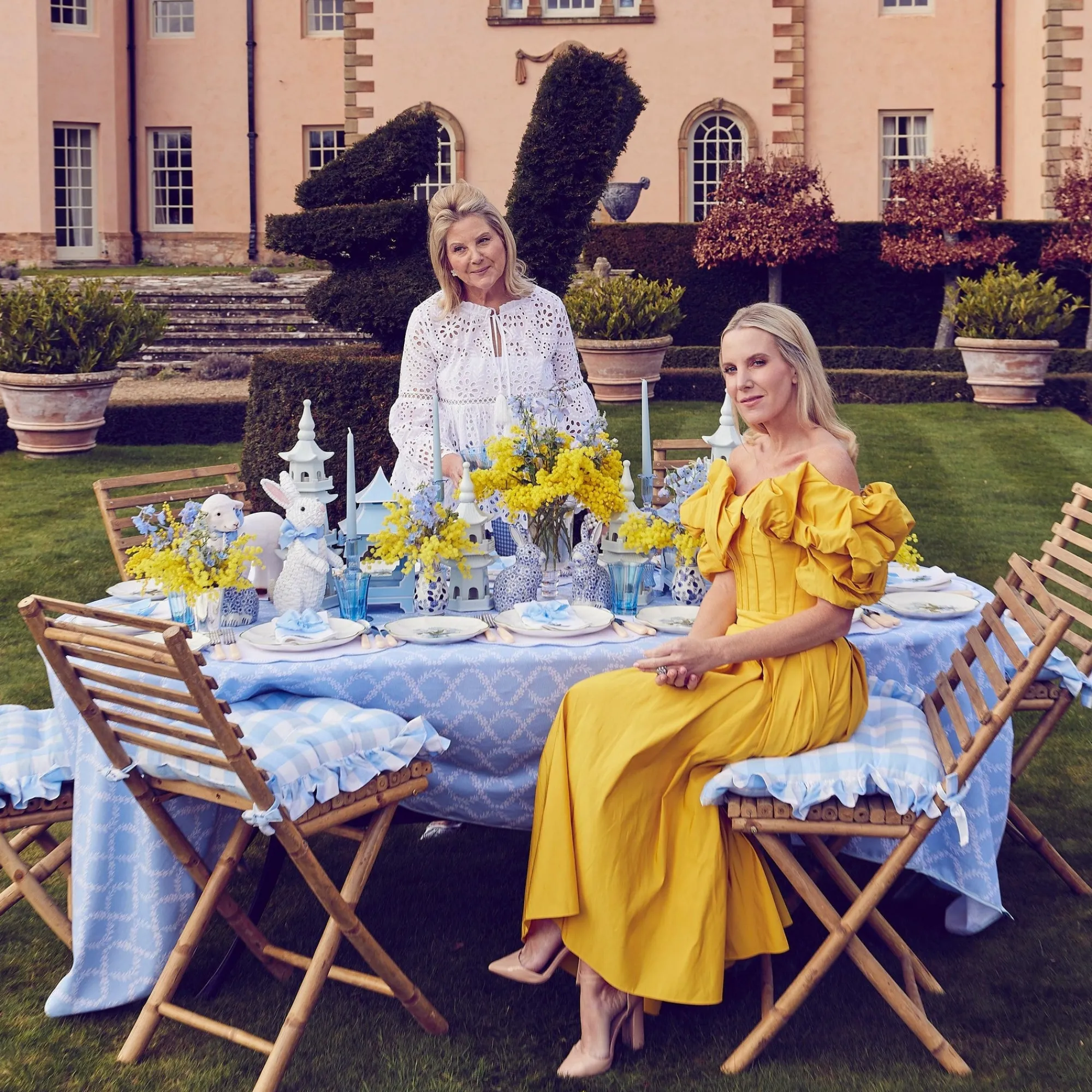 blue_garland_tablecloth_8.webp Outlet Blue Garland Tablecloth Tablecloths