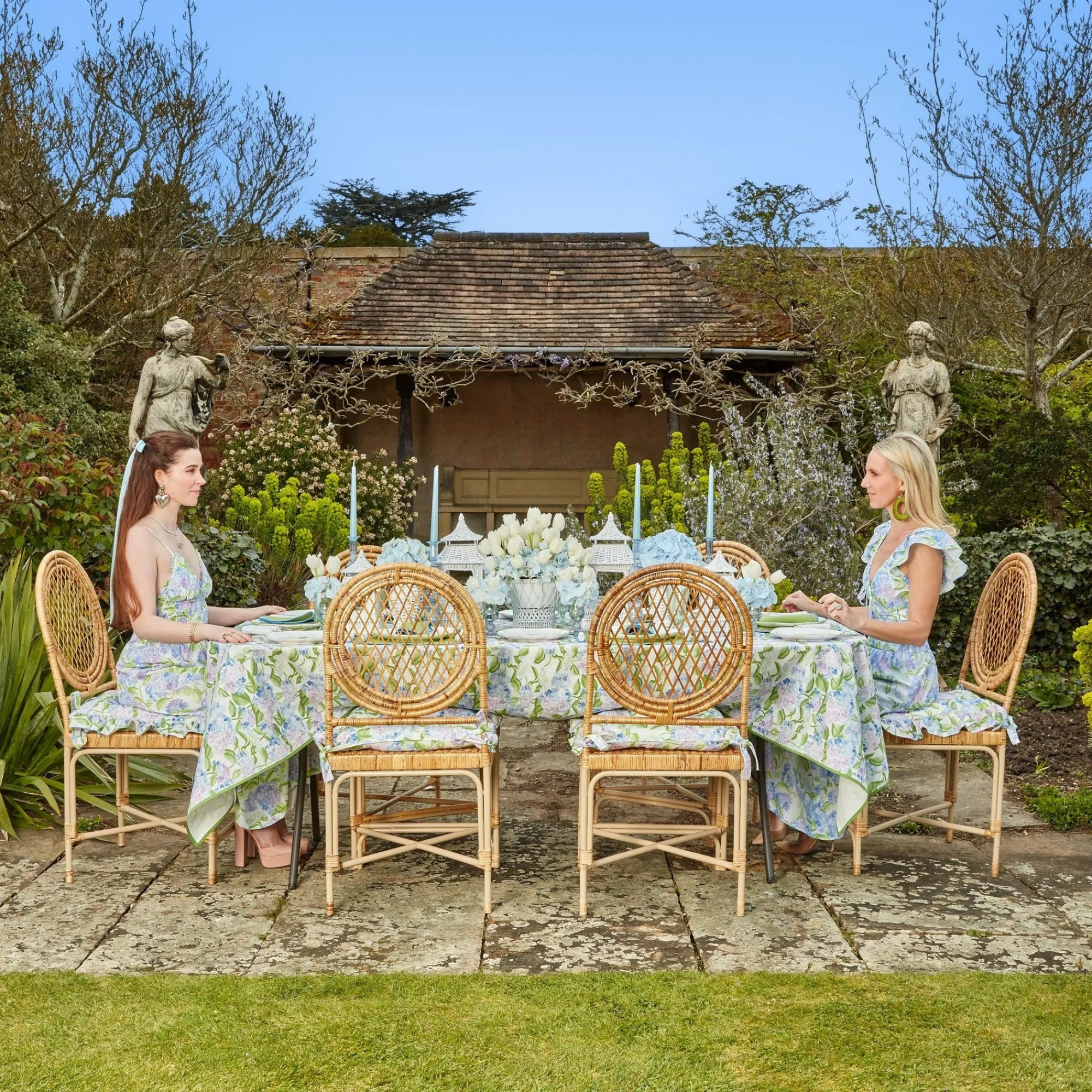blue_hydrangea_tablecloth_7.webp Clearance Blue Hydrangea Tablecloth Tablecloths
