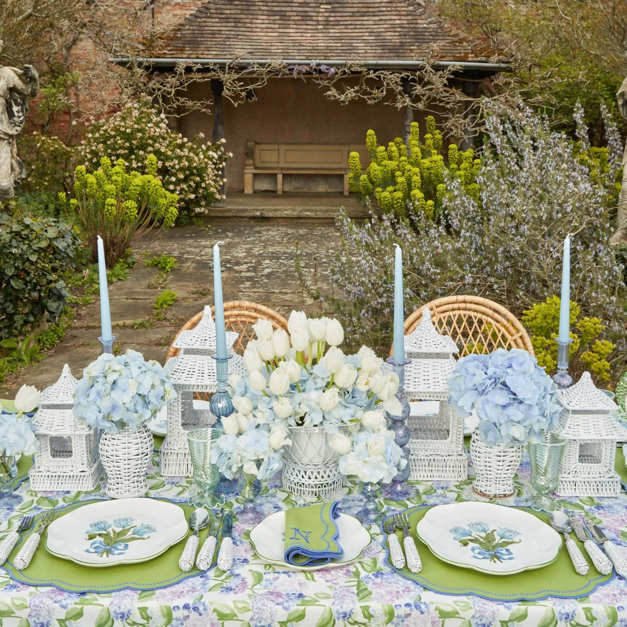 blue_tulip_dinner_plate_2.webp Cheap Blue Tulip Dinner Plate Dinner Plates