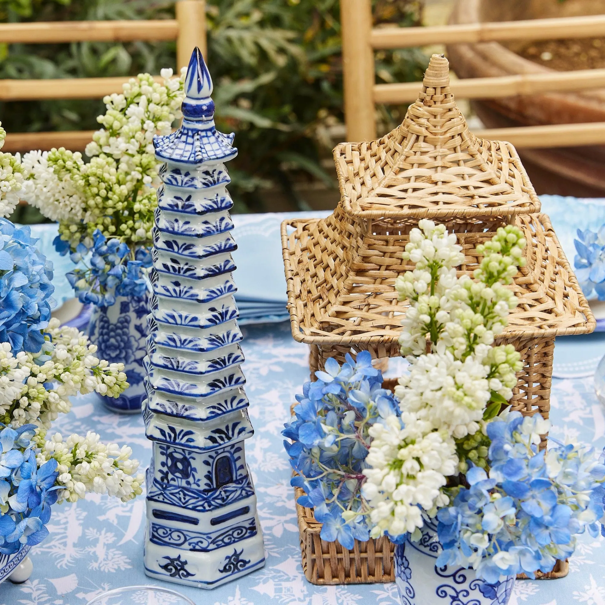chinoiserie_porcelain_pag_11.webp Flash Sale Chinoiserie Porcelain Pagoda Pagodas & Lanterns