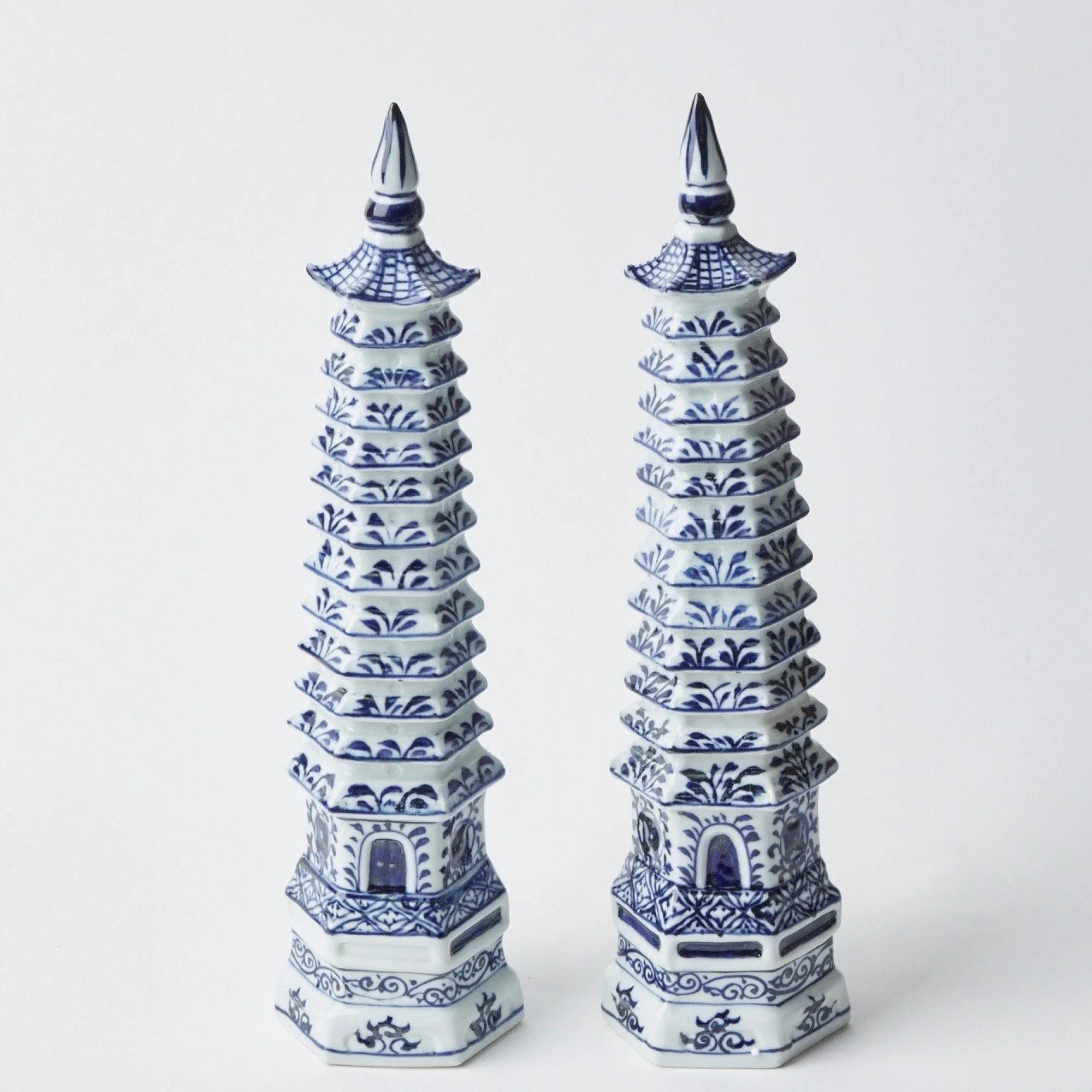 chinoiserie_porcelain_pag_9.webp Flash Sale Chinoiserie Porcelain Pagoda Pagodas & Lanterns