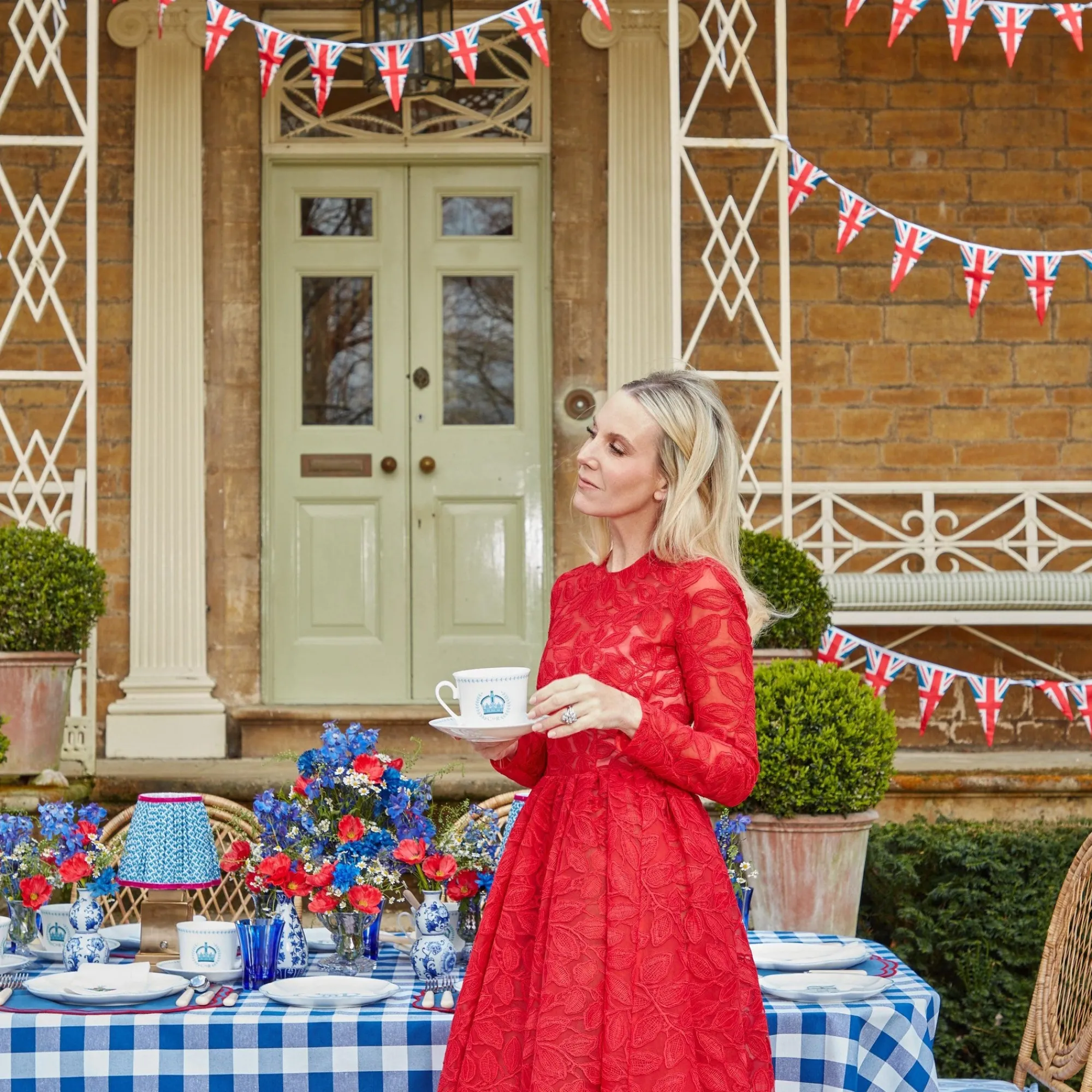 coronation_breakfast_cup__2-2.webp Shop Coronation Breakfast Cup & Saucer (Set Of 4) Crockery Sets