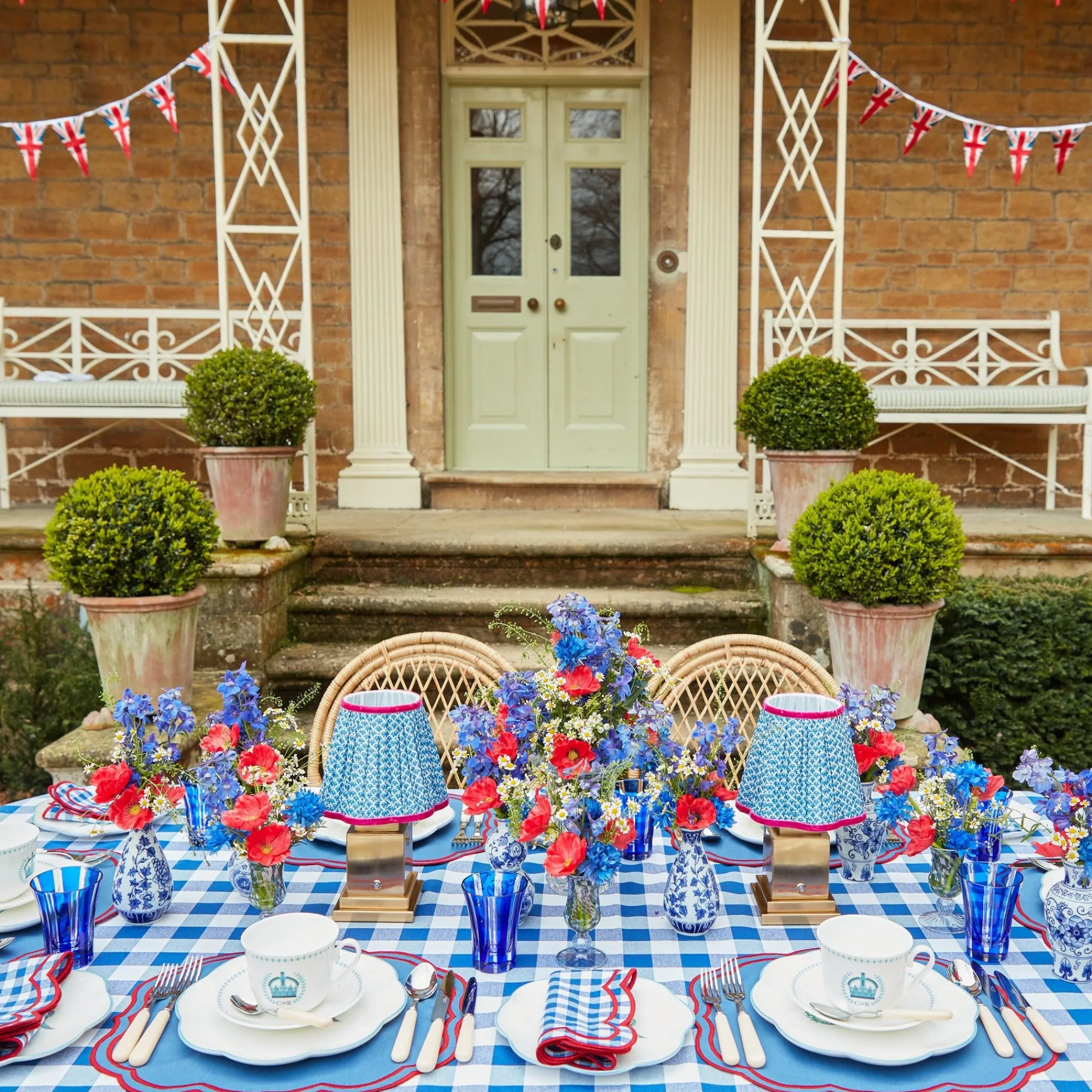 coronation_breakfast_cup__3-2.webp Shop Coronation Breakfast Cup & Saucer (Set Of 4) Crockery Sets