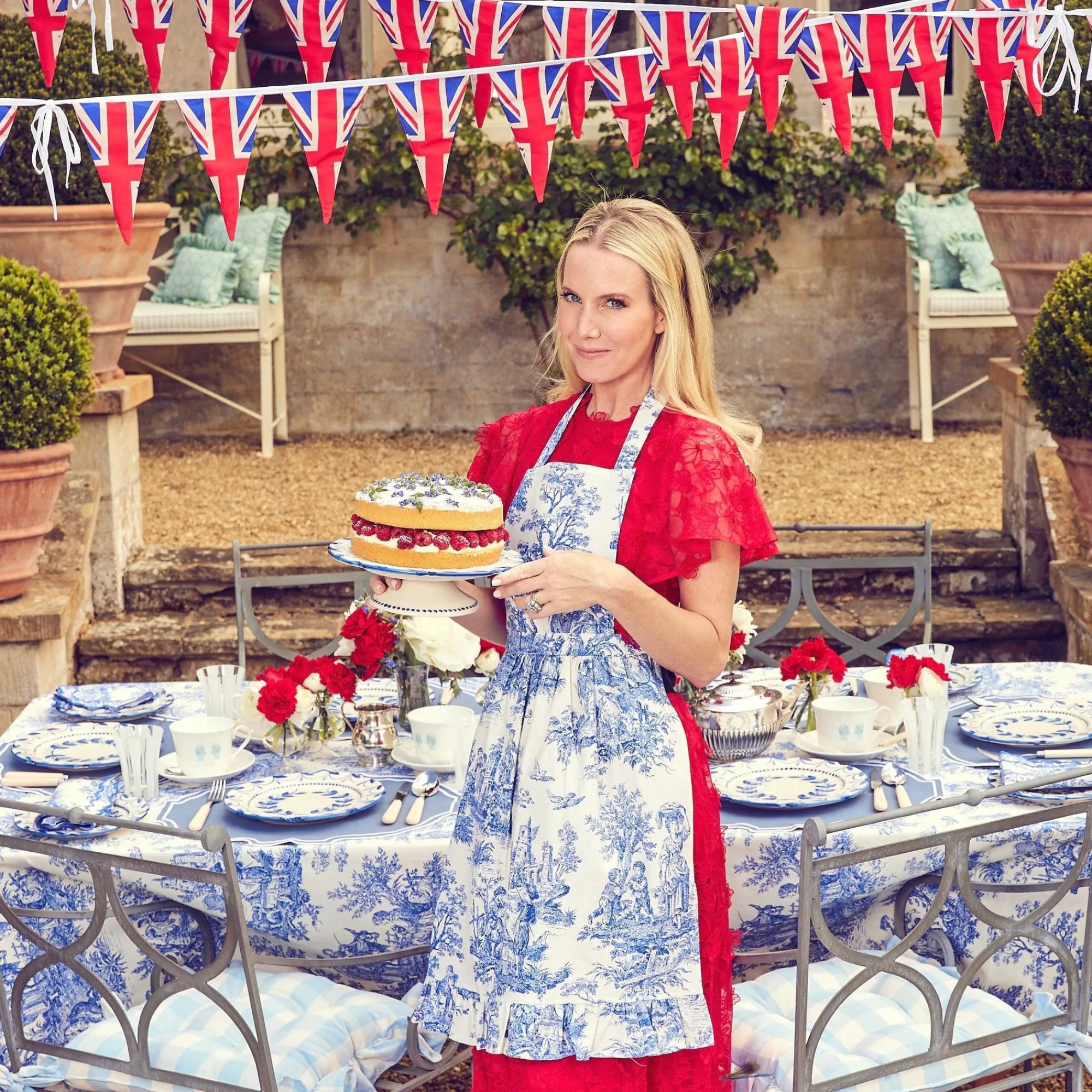 elizabeth_garland_cake_st_1.webp Fashion Elizabeth Garland Cake Stand Teaware