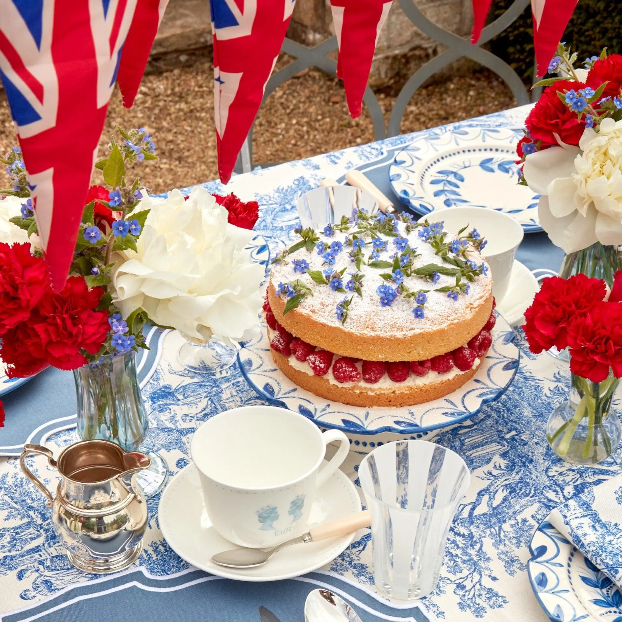 elizabeth_garland_cake_st_2.webp Fashion Elizabeth Garland Cake Stand Teaware