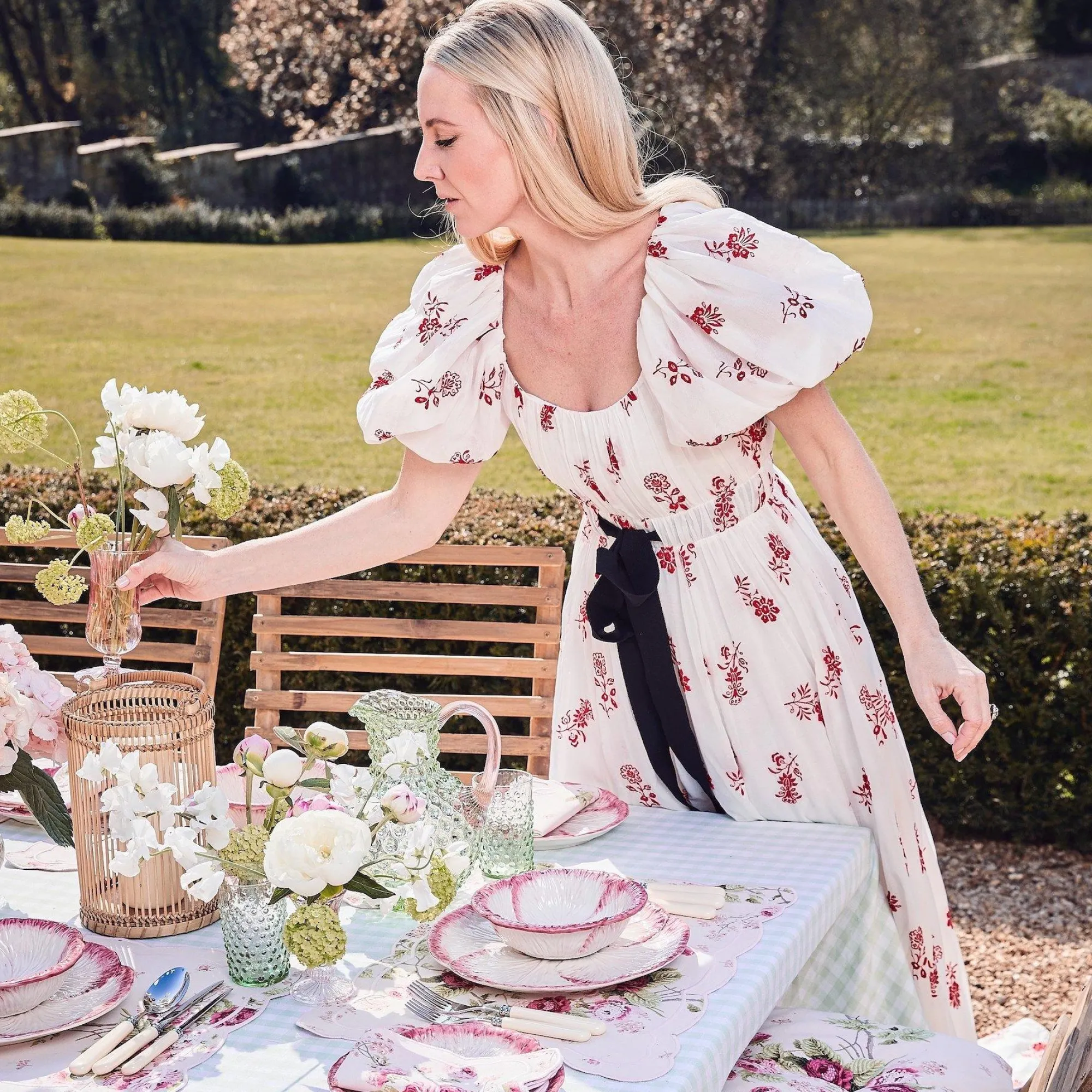 emerald_hobnail_jug_with__11-1.webp Discount Emerald Hobnail Jug With Rose Handle & Glasses (Set Of 6) Glasses