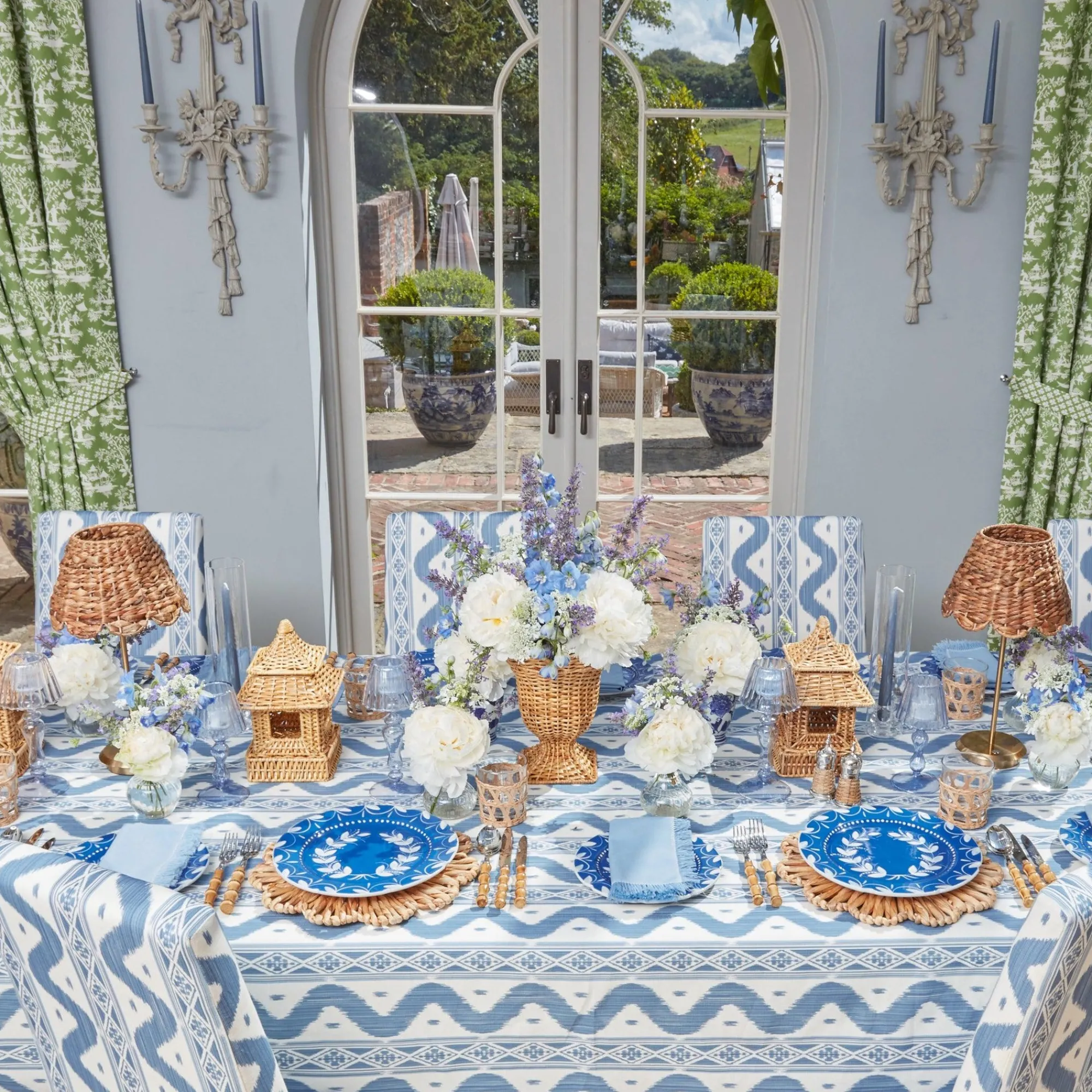 french_blue_garland_dinne_2-3.webp Cheap French Blue Garland Dinner & Starter Plates (Set Of 8) Dinner Plates