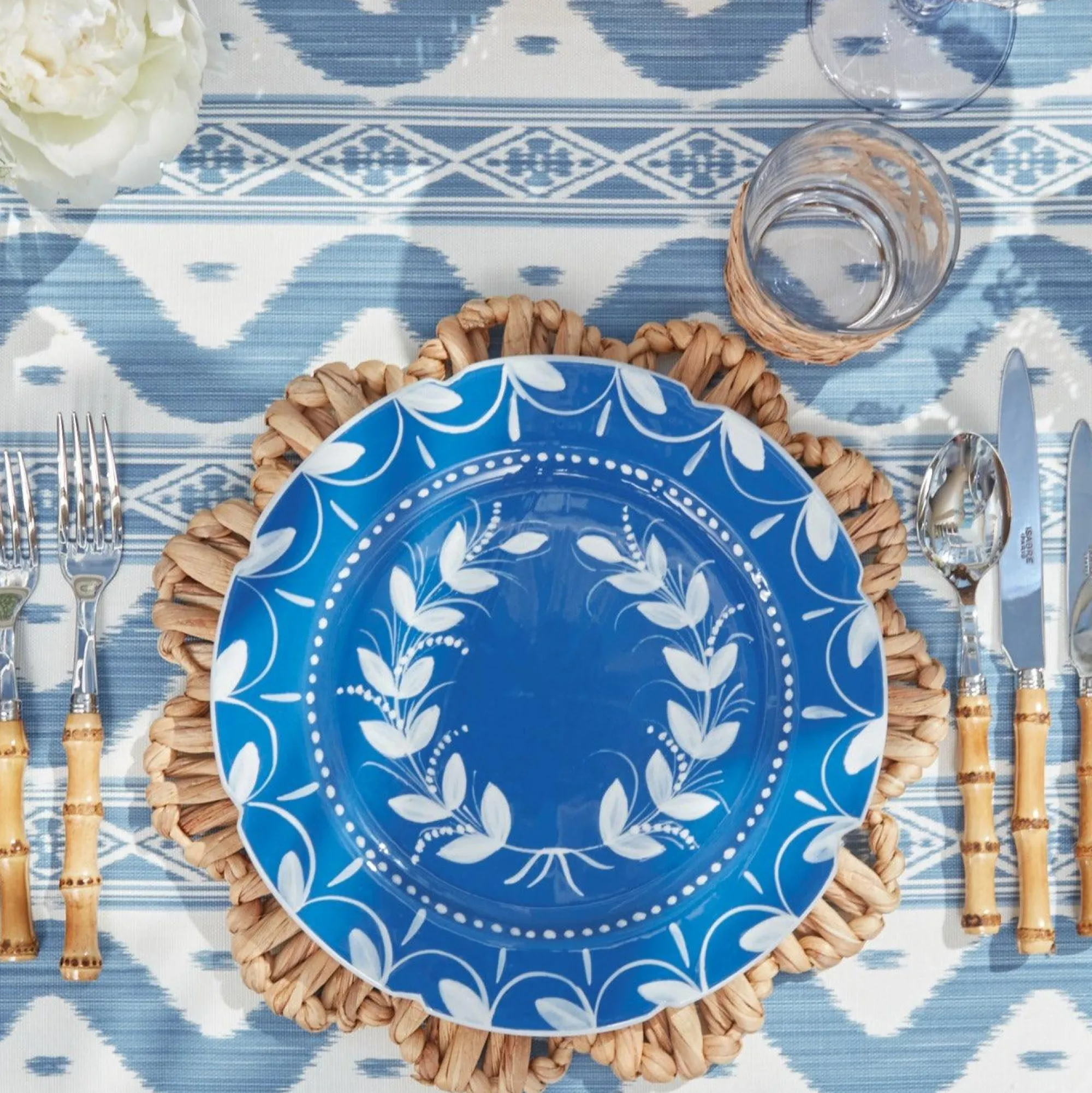 french_blue_garland_dinne_3-5.webp Cheap French Blue Garland Dinner Plates (Set Of 4) Dinner Plates
