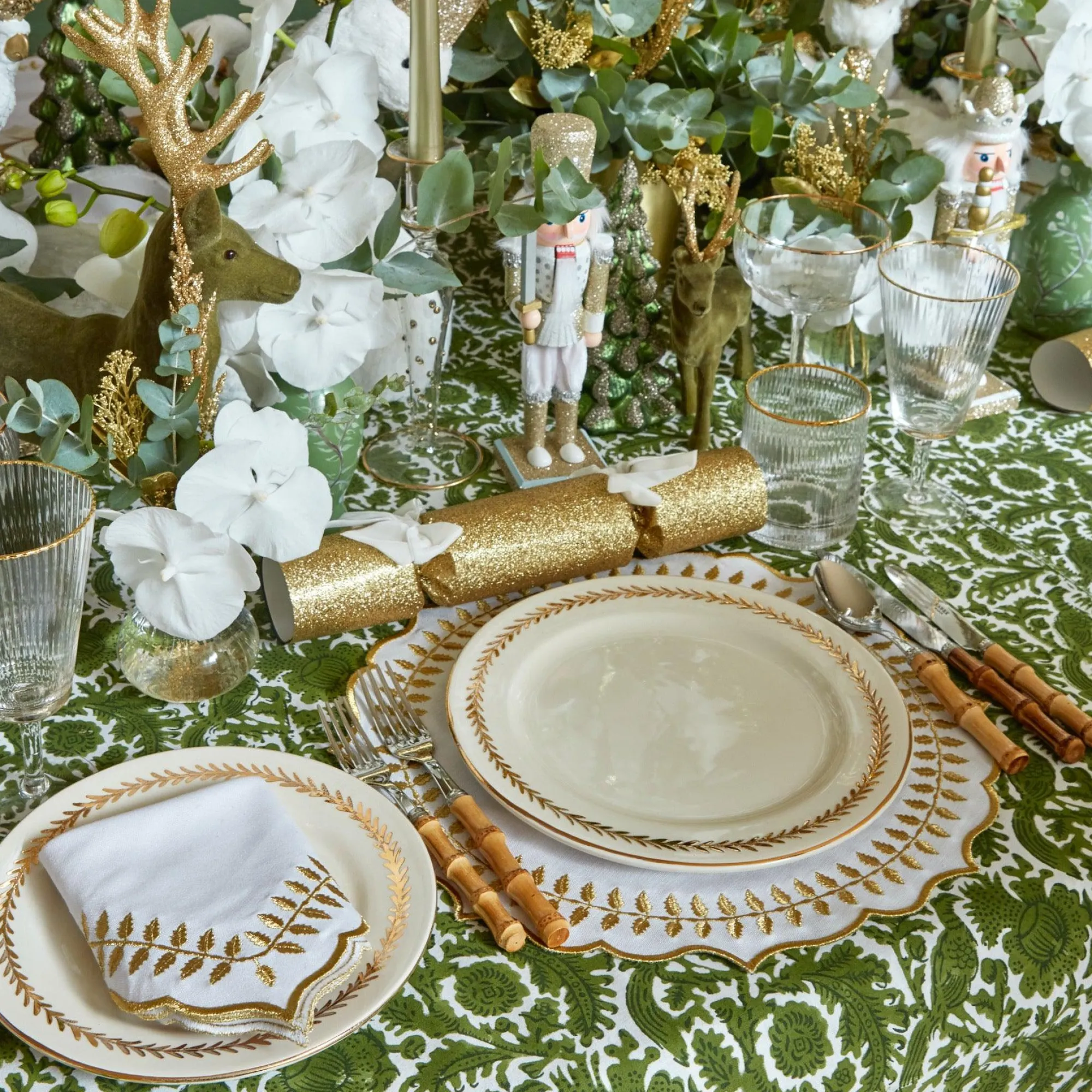 gold_garland_dinner_plate_3.webp Discount Gold Garland Dinner Plates (Set Of 4) Crockery Sets