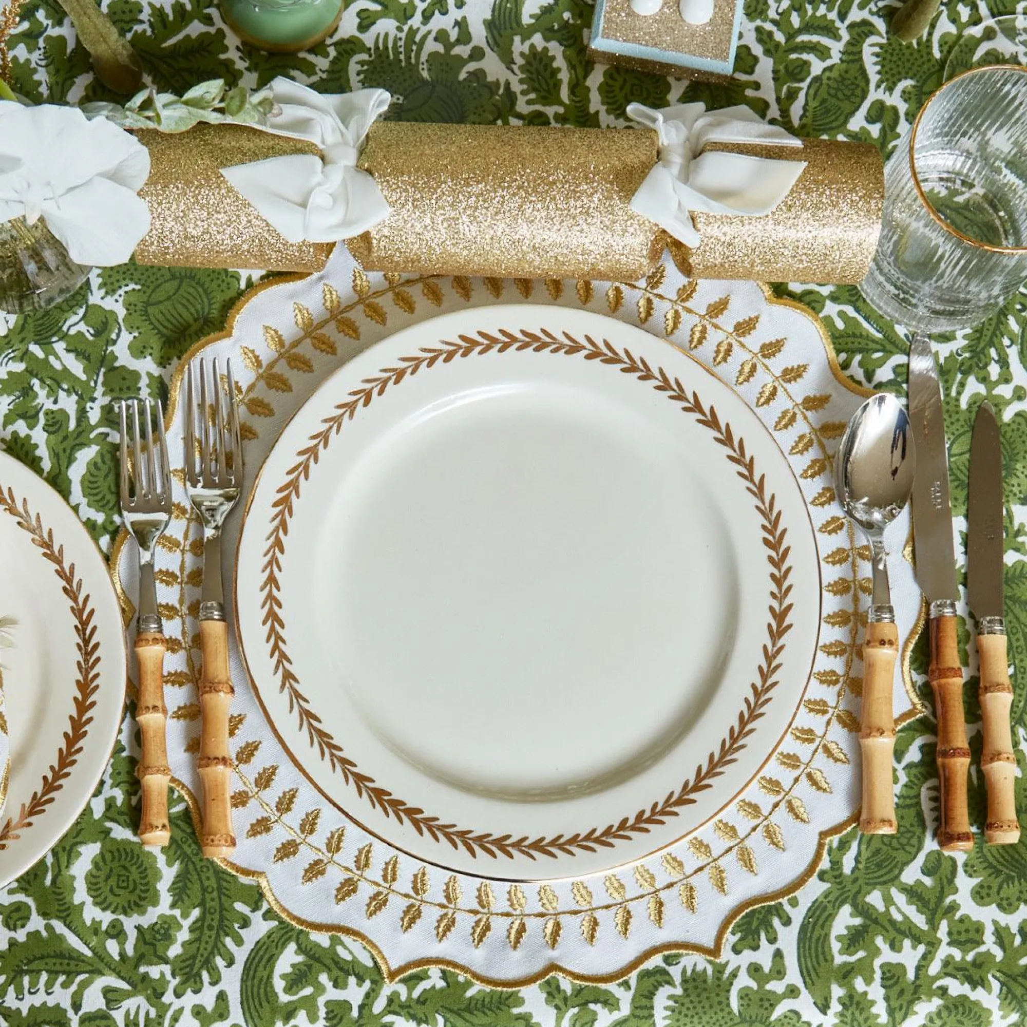 gold_garland_dinner_plate_8.webp Discount Gold Garland Dinner Plates (Set Of 4) Crockery Sets