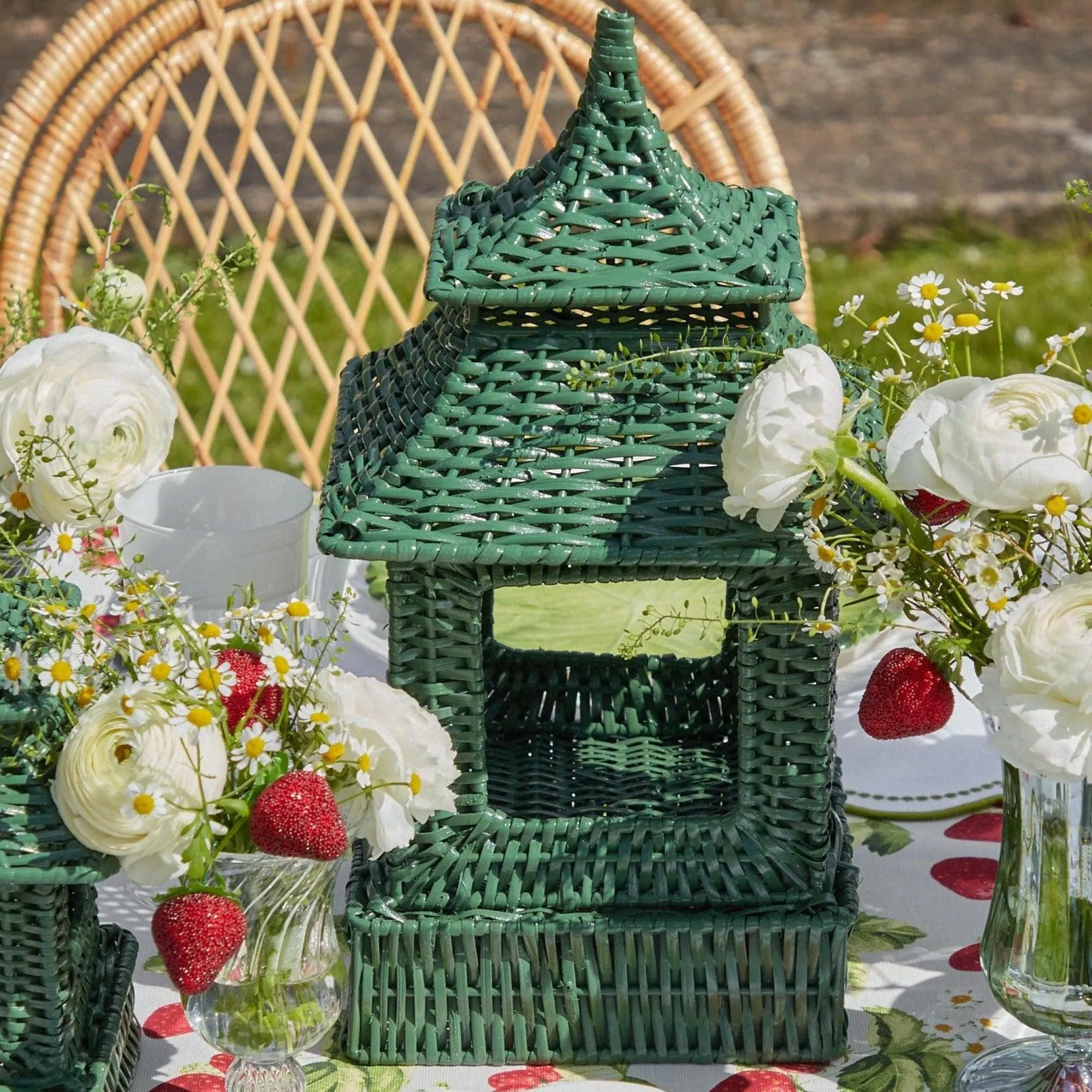 green_rattan_pagoda_lante_1-1.webp Fashion Green Rattan Pagoda Lantern Pagodas & Lanterns