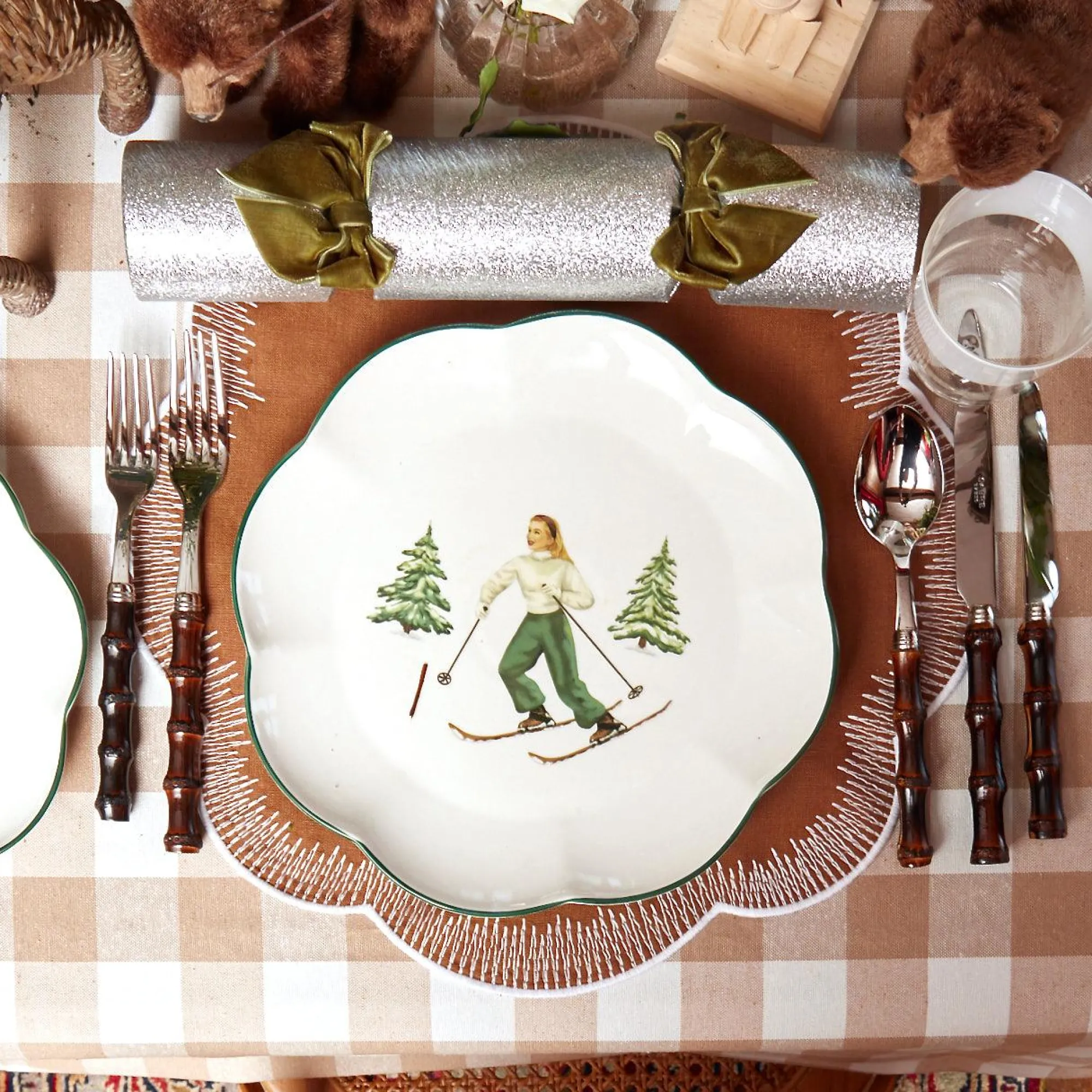 heidi__hans_skier_dinner__2.webp Fashion Heidi & Hans Skier Dinner Plate (Set Of 4) Crockery Sets