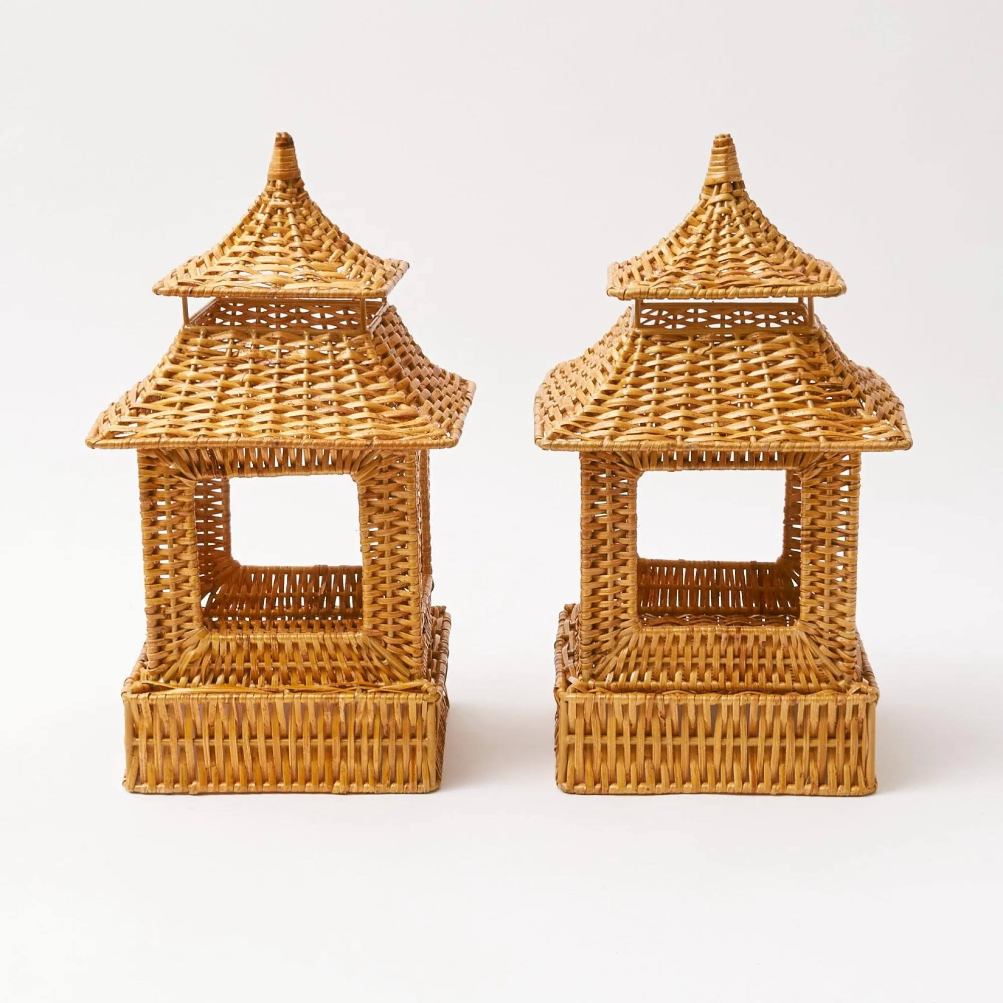 honey_rattan_pagoda_lante_4-1.webp Outlet Honey Rattan Pagoda Lantern Pagodas & Lanterns