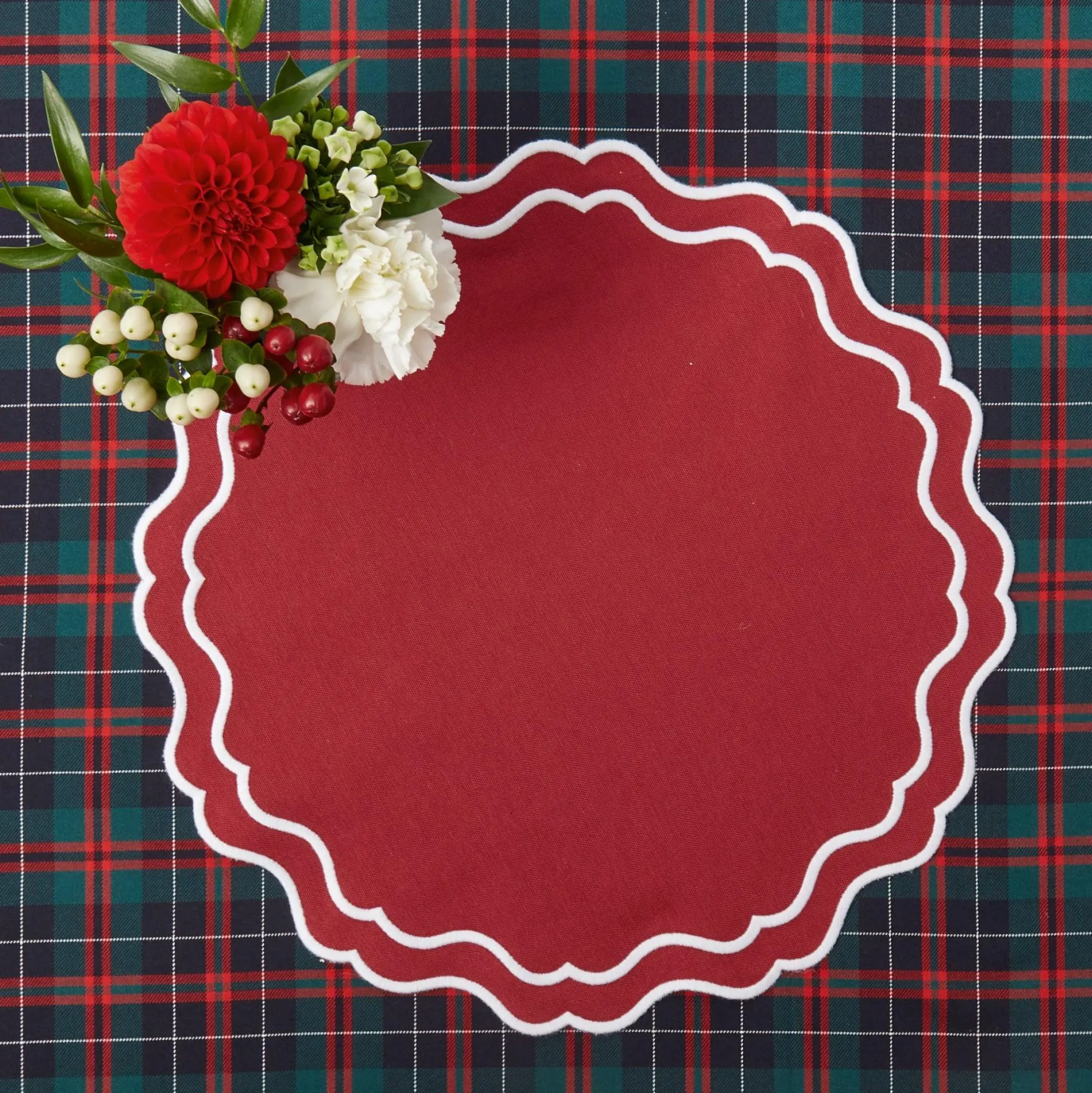 katherine_berry_red_place_4.webp Clearance Katherine Berry Red Placemats (Set Of 4) Placemats