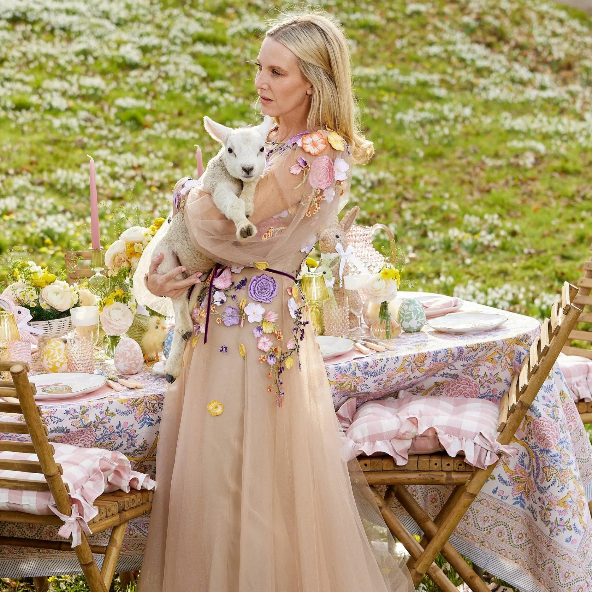 lola_tablecloth_1.webp Sale Lola Tablecloth Tablecloths