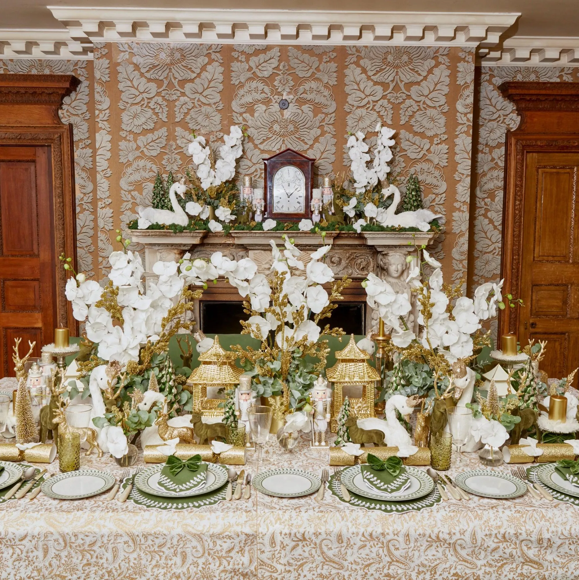 merry__bright_tablecloth_3.webp Hot Merry & Bright Tablecloth Tablecloths