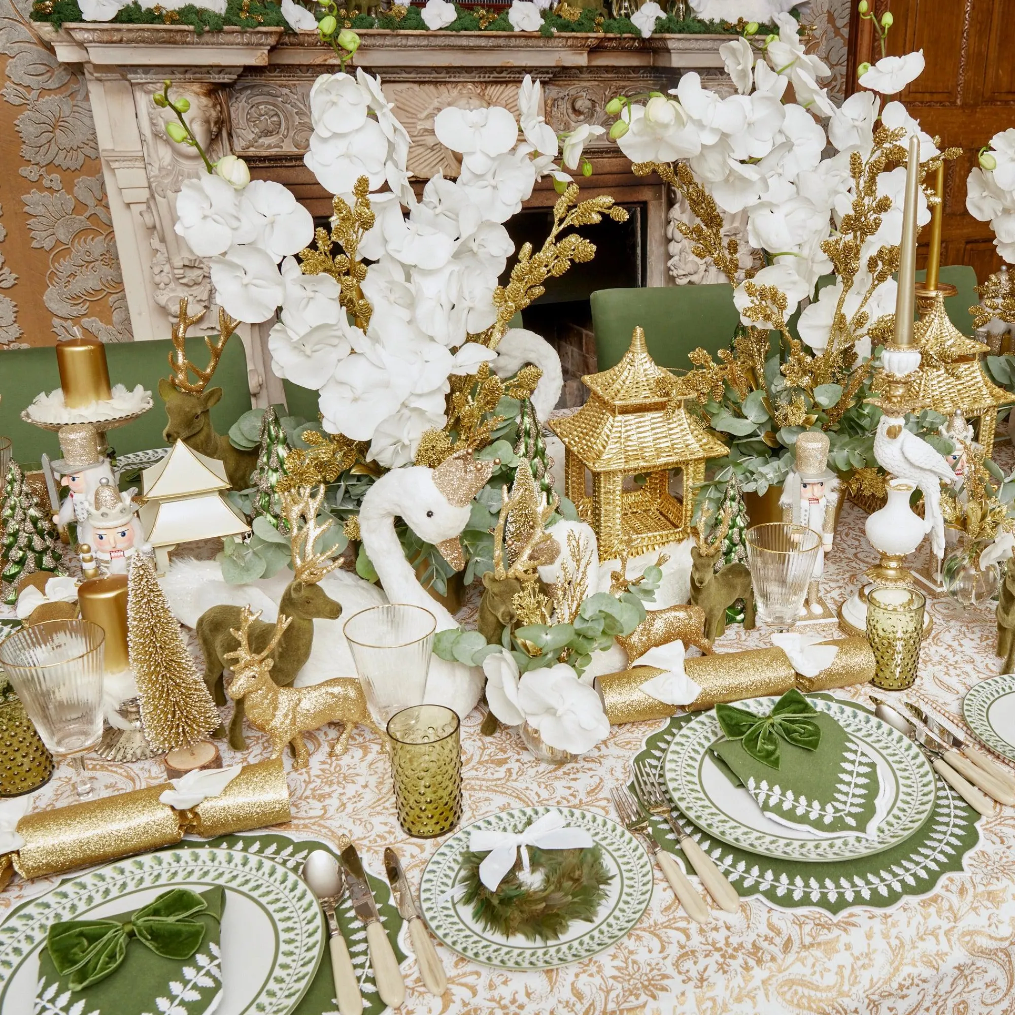 merry__bright_tablecloth_4.webp Hot Merry & Bright Tablecloth Tablecloths