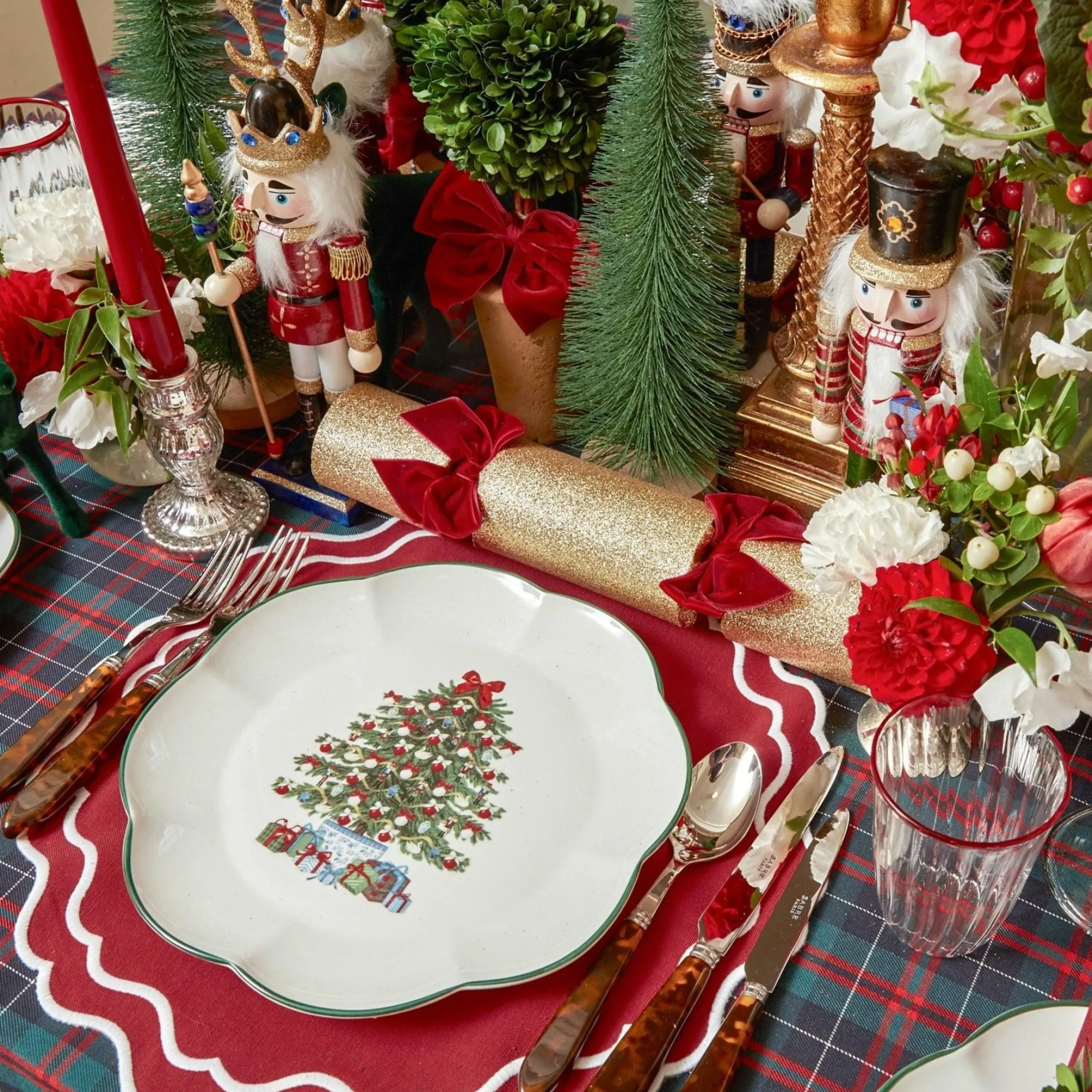 mrs_alice_christmas_tree__1-4.webp New Christmas Tree Dinner Plate (Set Of 4) Dinner Plates