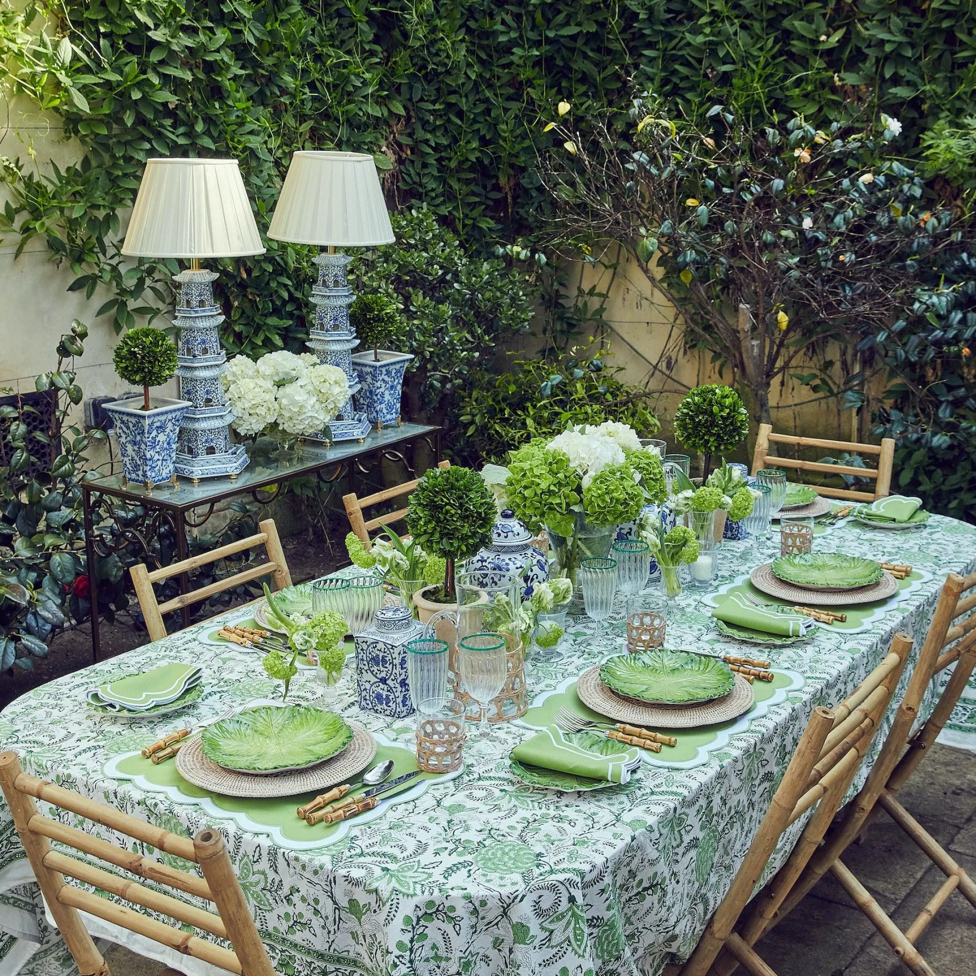 natural_rattan_charger_pl_28.webp Clearance Natural Rattan Charger Plates (Set Of 4) Rattan Tableware