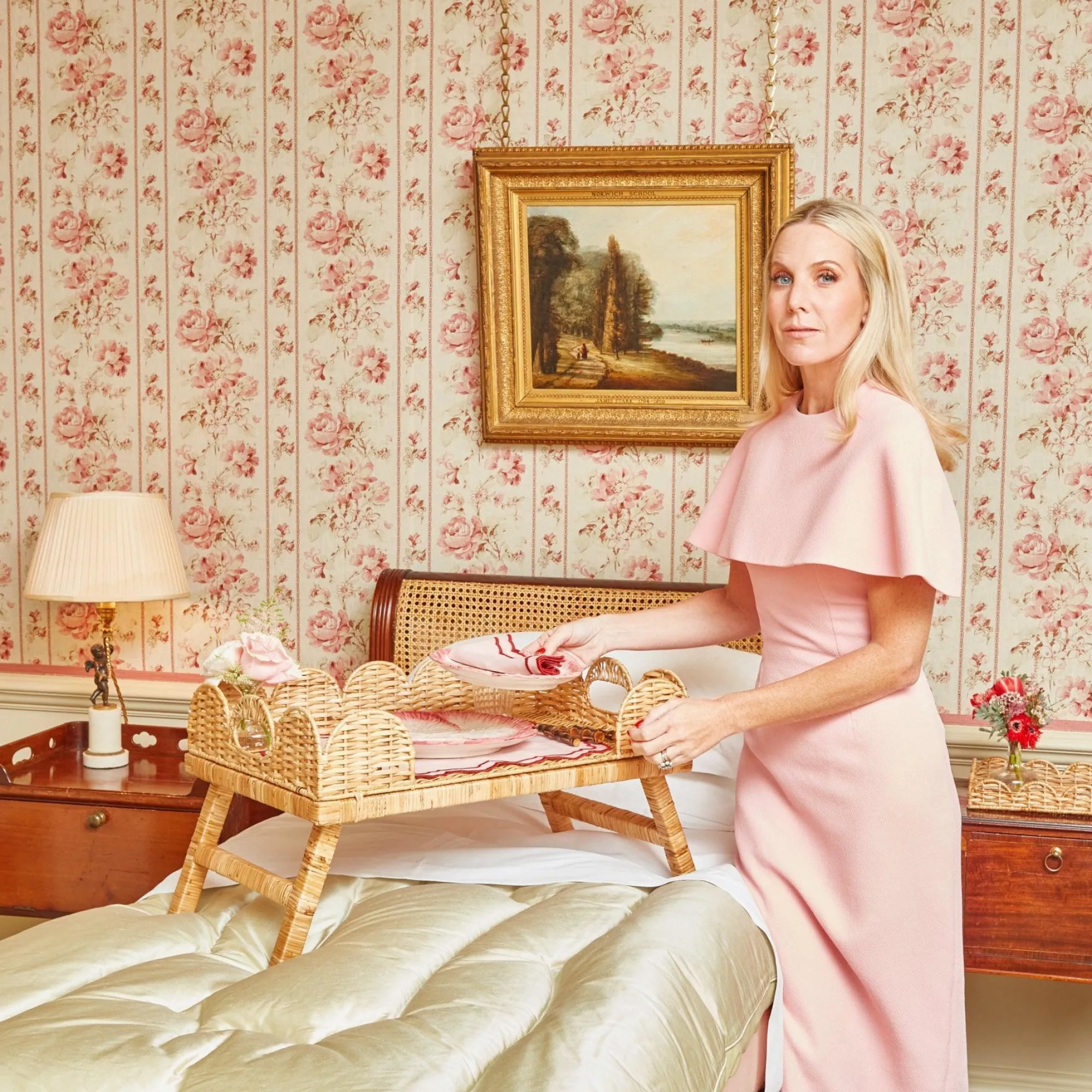 natural_scalloped_rattan__1-3.webp Store Natural Scalloped Rattan Breakfast Tray Rattan Tableware