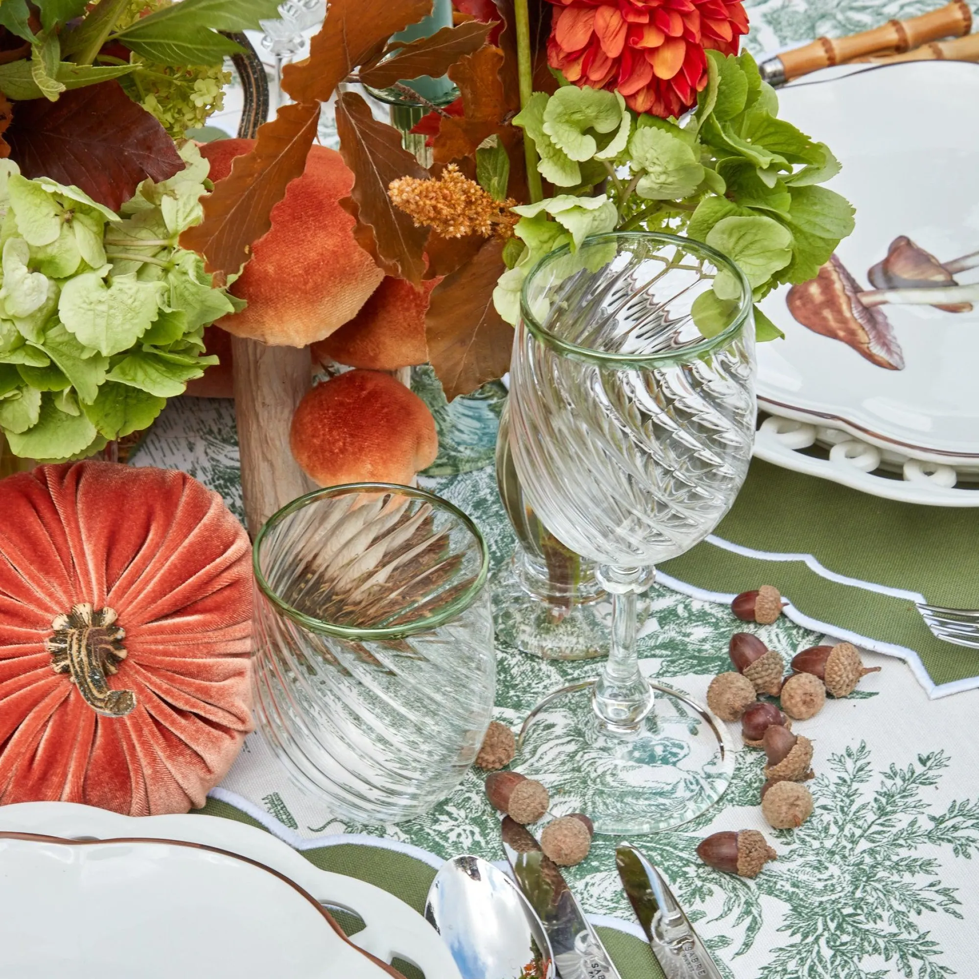 olive_rim_swirl_wine_glas_9.webp Cheap Olive Rim Swirl Wine Glasses (Set Of 4) Glasses