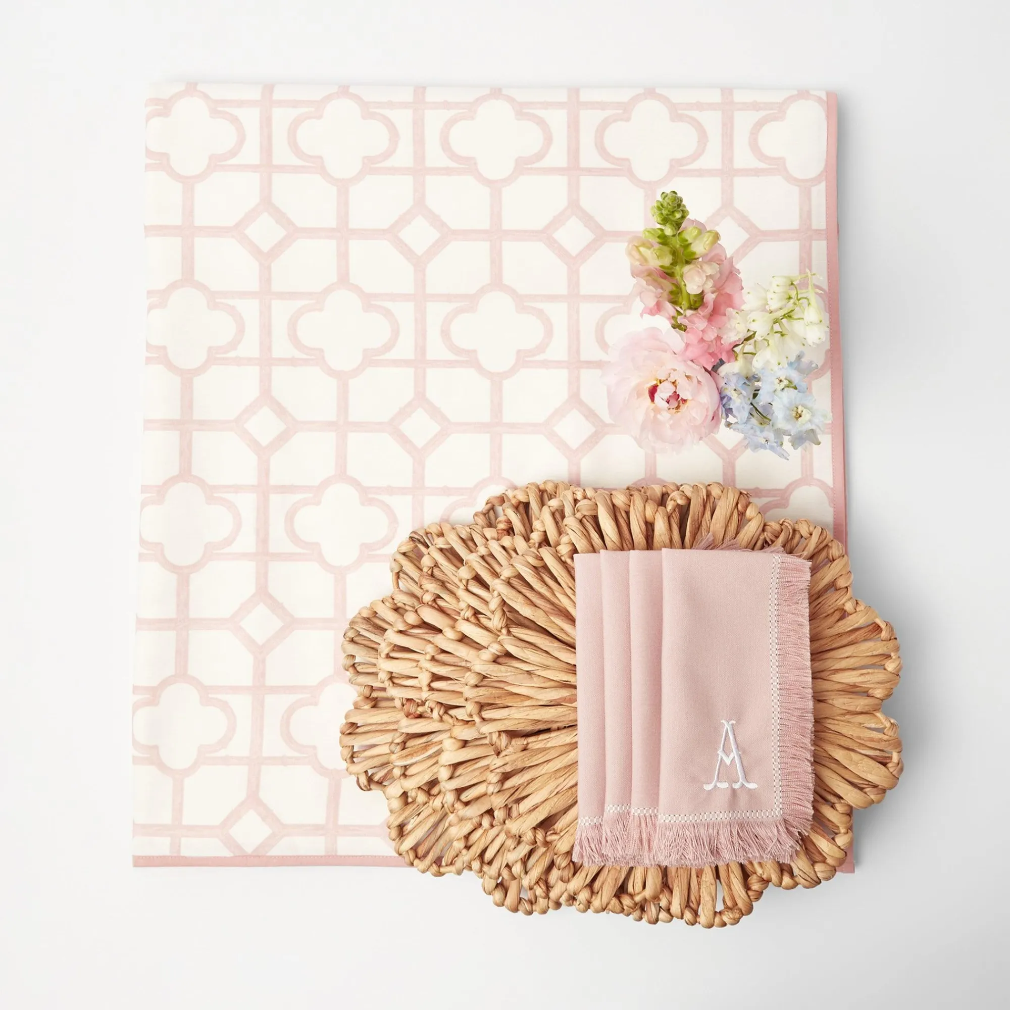 pink_bamboo_water_hyacint_0.webp Sale Pink Bamboo, Water Hyacinth & Pink Fringe Linen Set Table Linen Sets