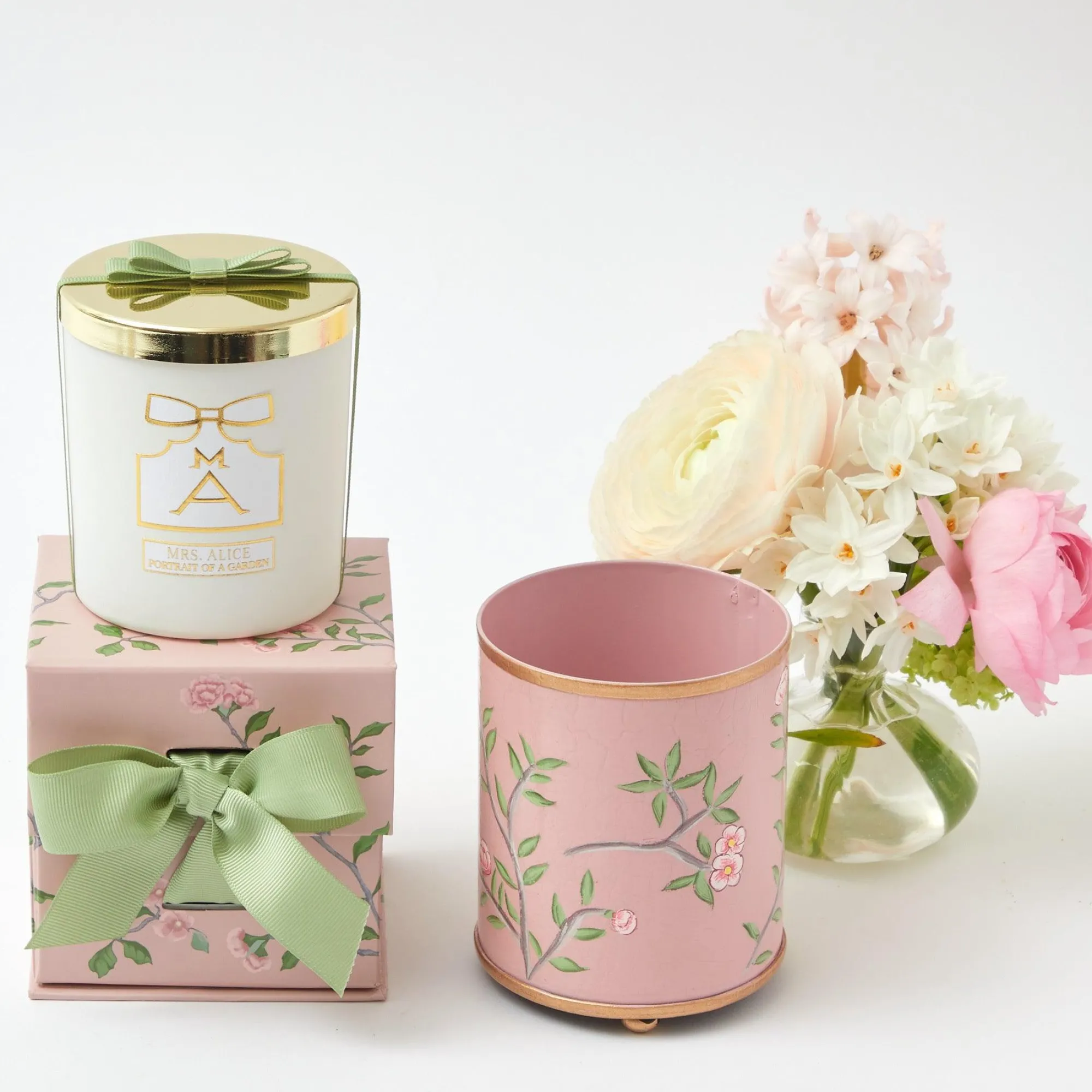 portrait_of_a_garden_cand_6-1.webp Outlet Portrait Of A Garden Candle Pot Candle Holders