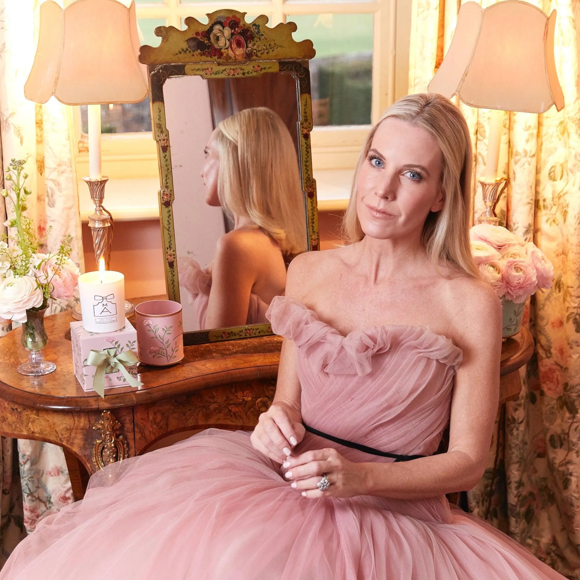 portrait_of_a_garden_scen_5-3.webp Cheap Portrait Of A Garden Scented Candle & Pot Set Candle Holders