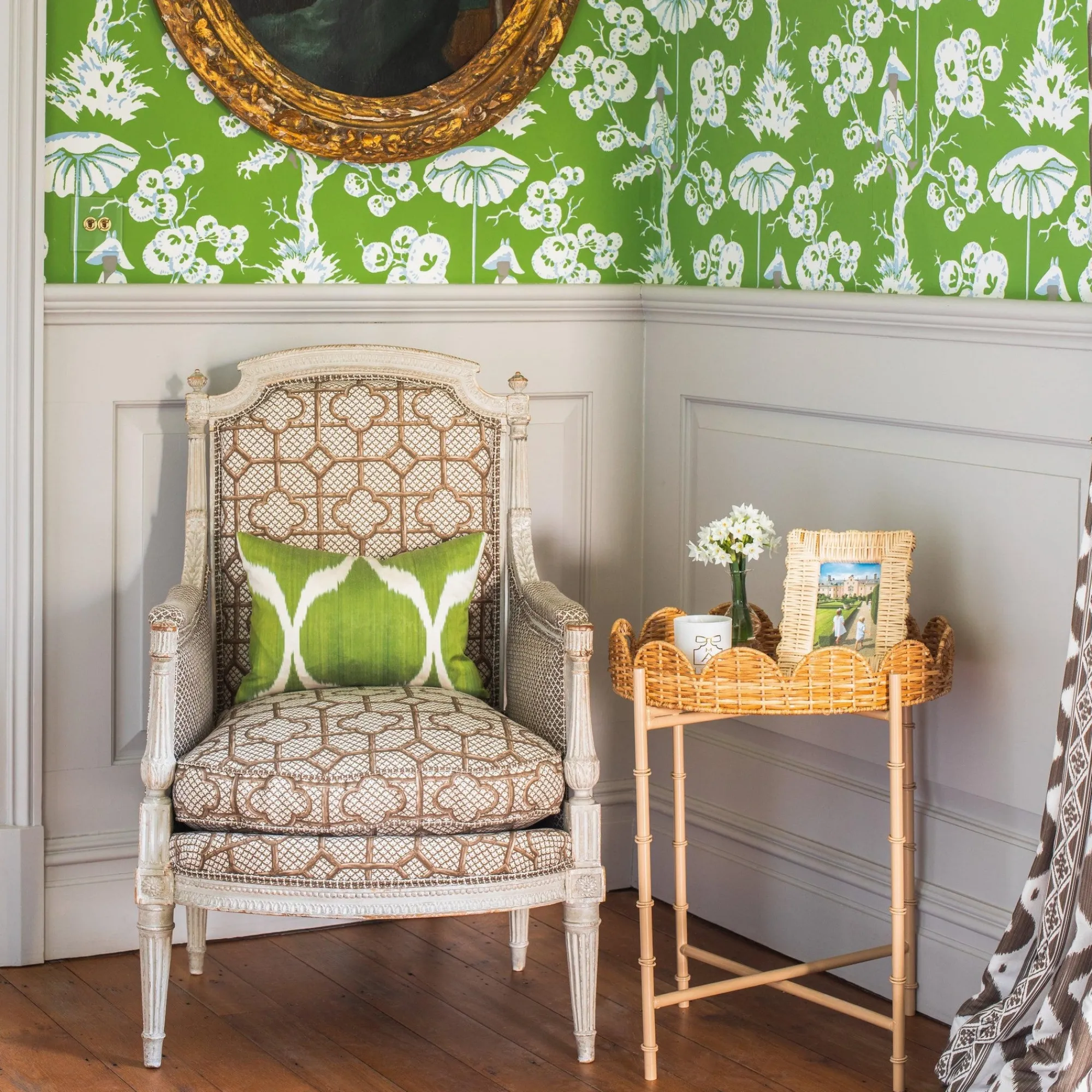 round_scalloped_rattan_tr_2.webp Shop Round Scalloped Rattan Tray With Stand Rattan Furniture