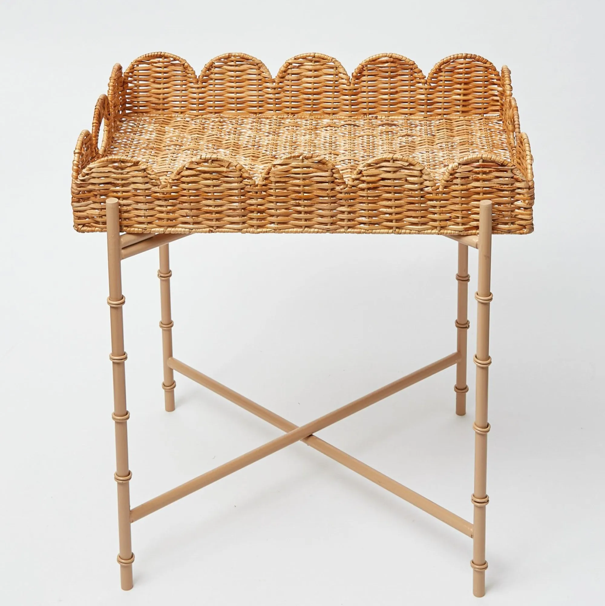 scalloped_rattan_tray_wit_0.webp Hot Scalloped Rattan Tray With Stand Rattan Furniture