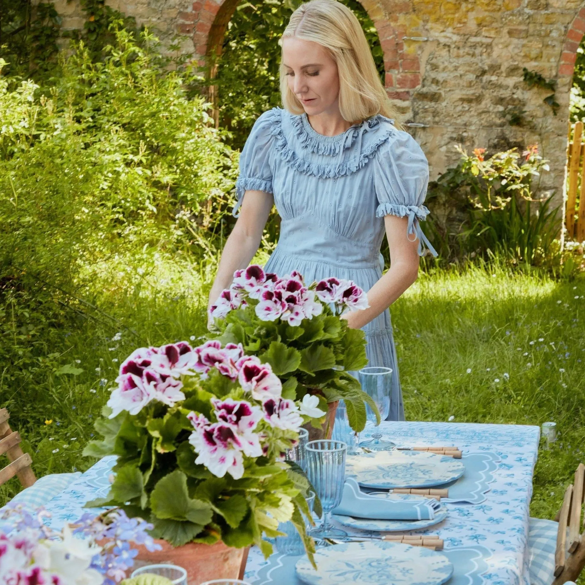 seville_blue_gardenia_din_17-2.webp Best Seville Blue Gardenia Dinner Plate (Set Of 4) Crockery Sets