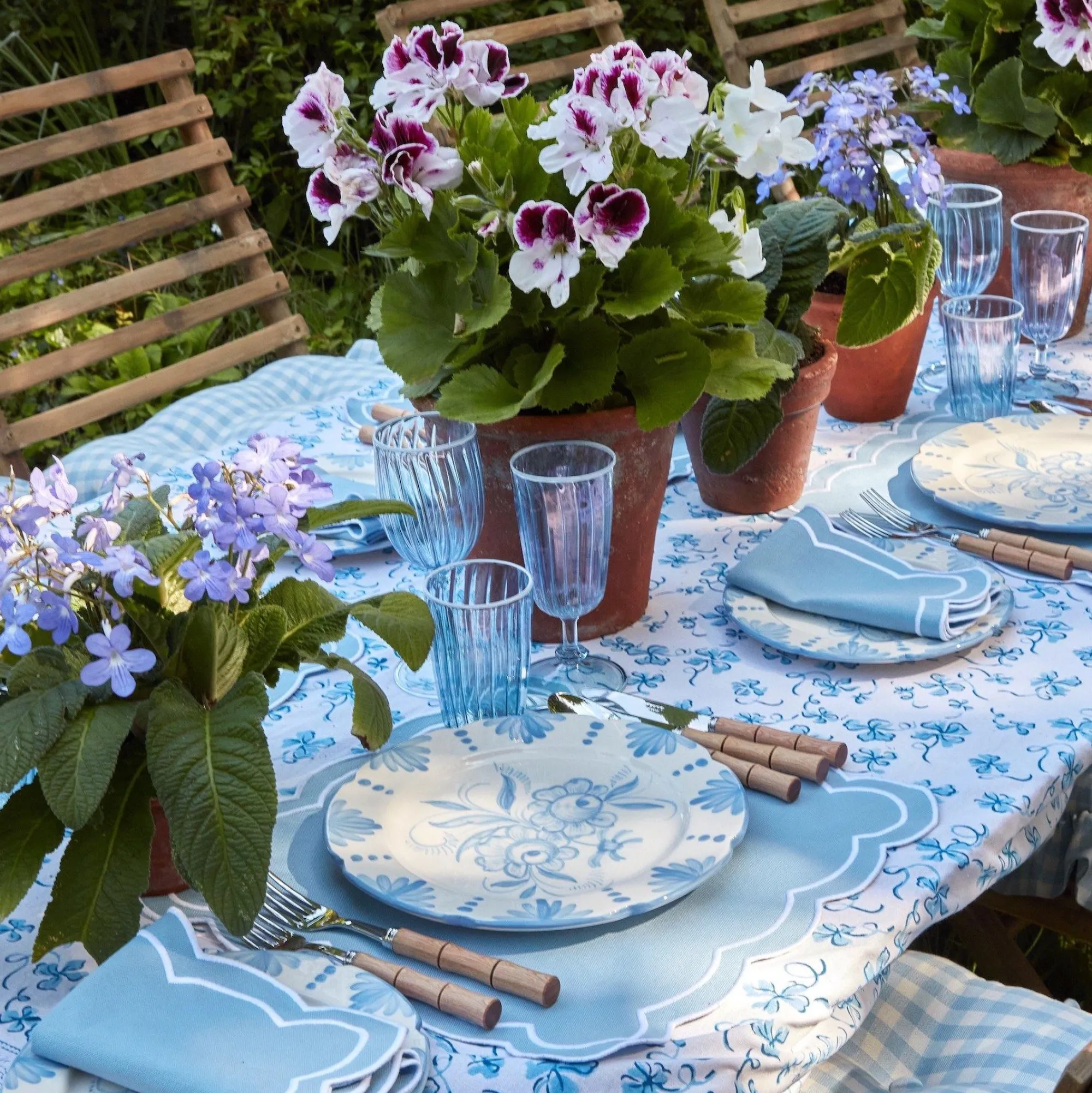 seville_blue_gardenia_sta_17.webp New Seville Blue Gardenia Starter Plate Seville Crockery