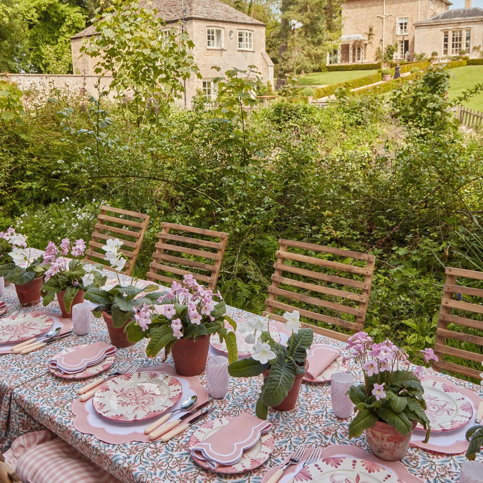 seville_pink_gardenia_din_10-3.webp Fashion Seville Pink Gardenia Dinner Plate Dinner Plates