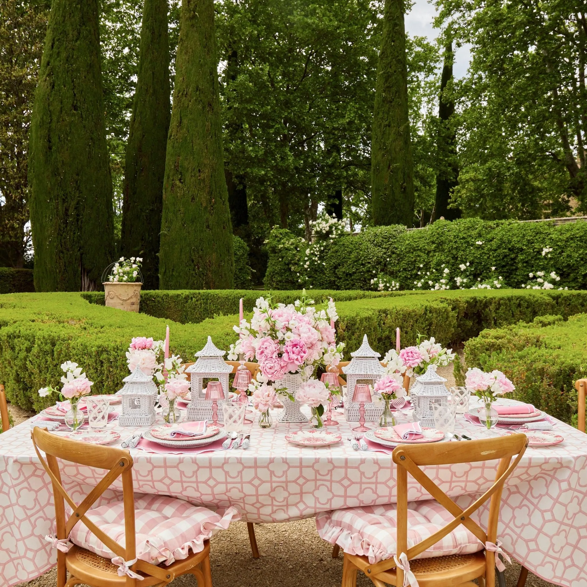 seville_pink_gardenia_din_2-7.webp Cheap Seville Pink Gardenia Dinner Plate (Set Of 4) Dinner Plates