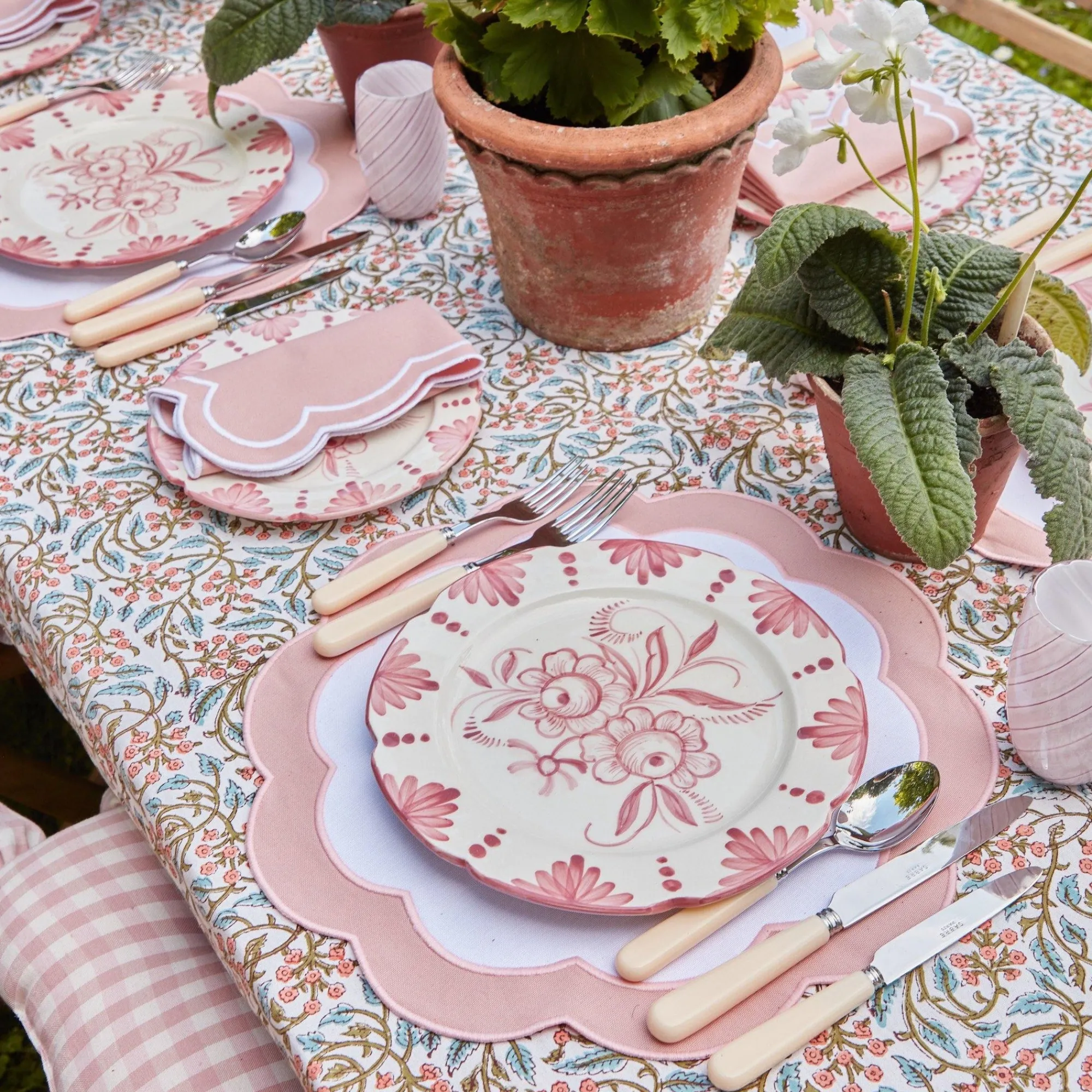 seville_pink_gardenia_din_6-6.webp Fashion Seville Pink Gardenia Dinner Plate Dinner Plates