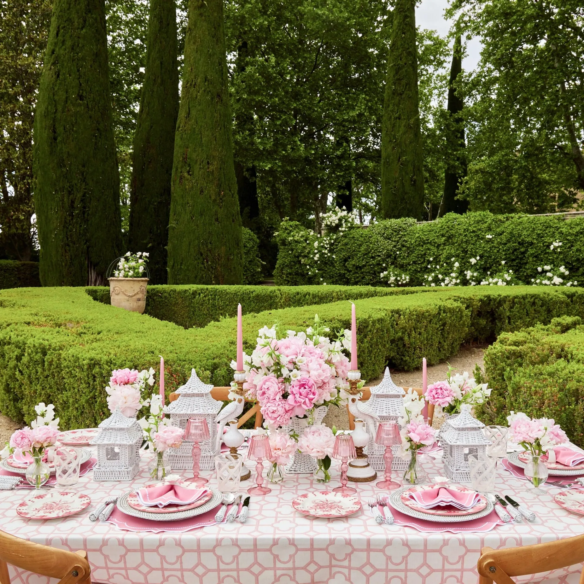 seville_pink_gardenia_din_7-5.webp Clearance Seville Pink Gardenia Dinner & Starter Plates (Set Of 8) Dinner Plates