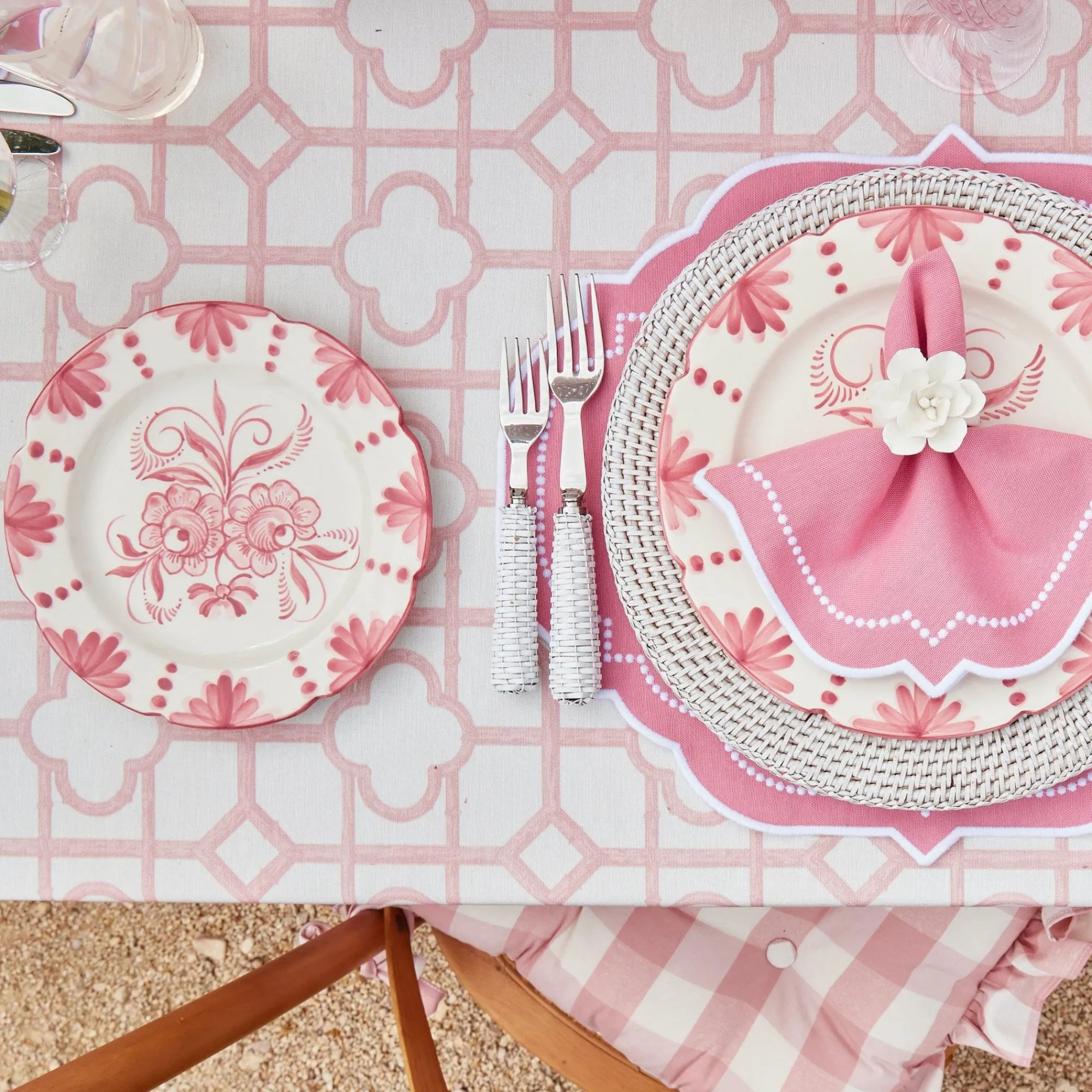 seville_pink_gardenia_din_8-5.webp Clearance Seville Pink Gardenia Dinner & Starter Plates (Set Of 8) Dinner Plates