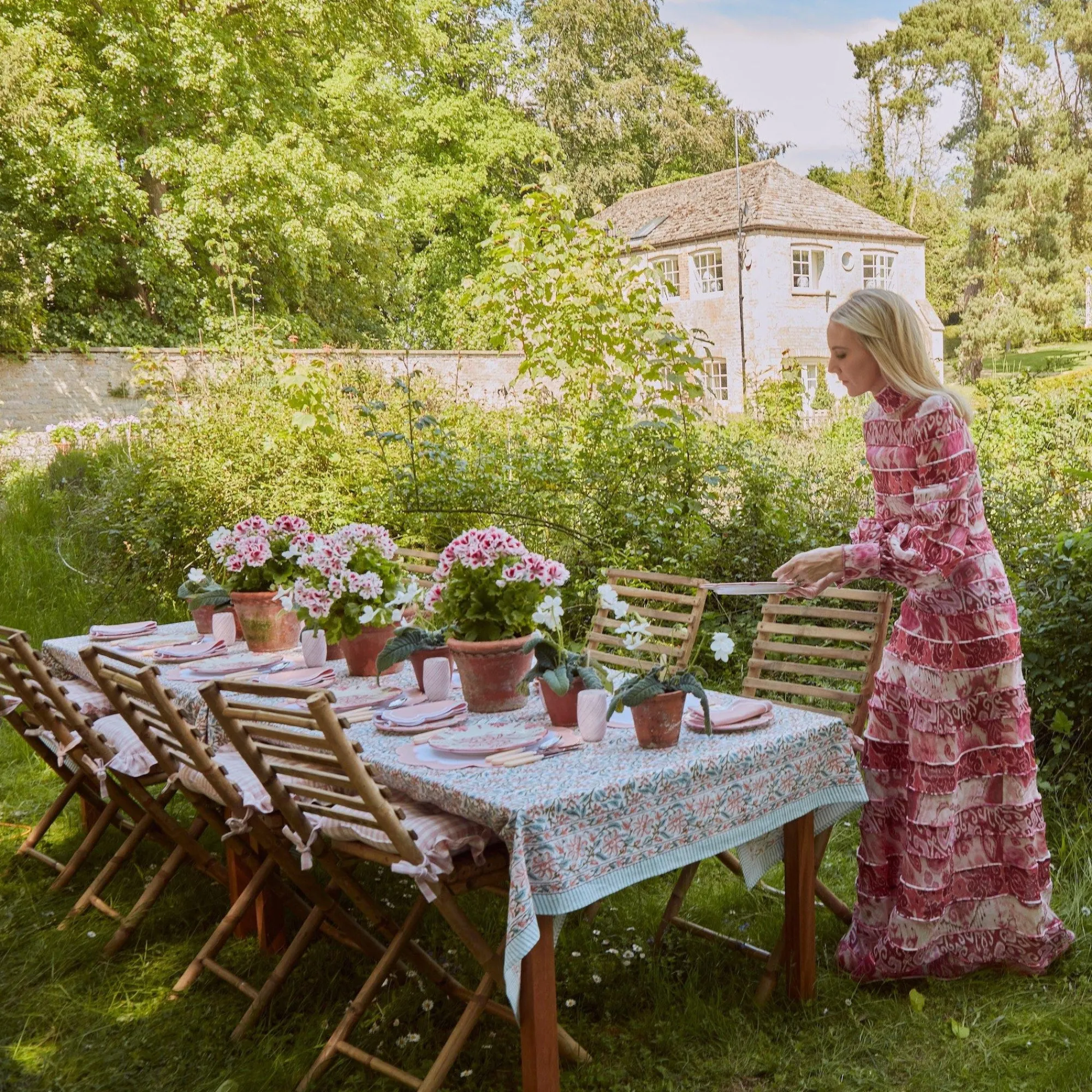 seville_pink_gardenia_din_8-6.webp Fashion Seville Pink Gardenia Dinner Plate Dinner Plates
