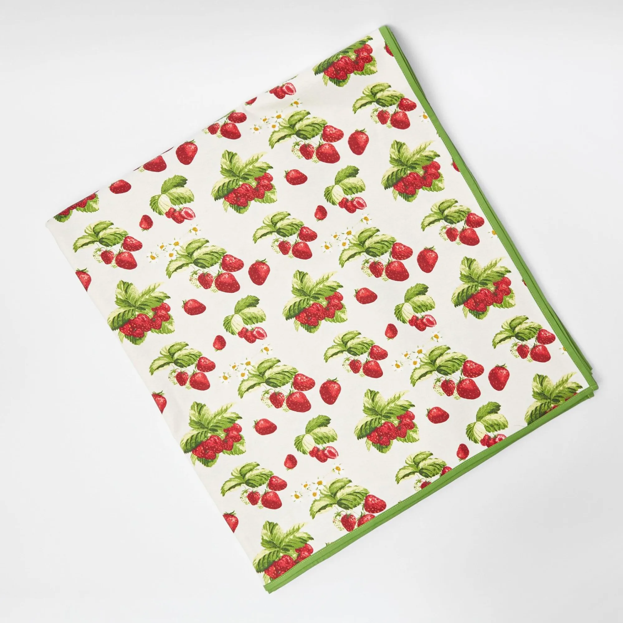 strawberry_tablecloth_11.webp Discount Strawberry Tablecloth Tablecloths