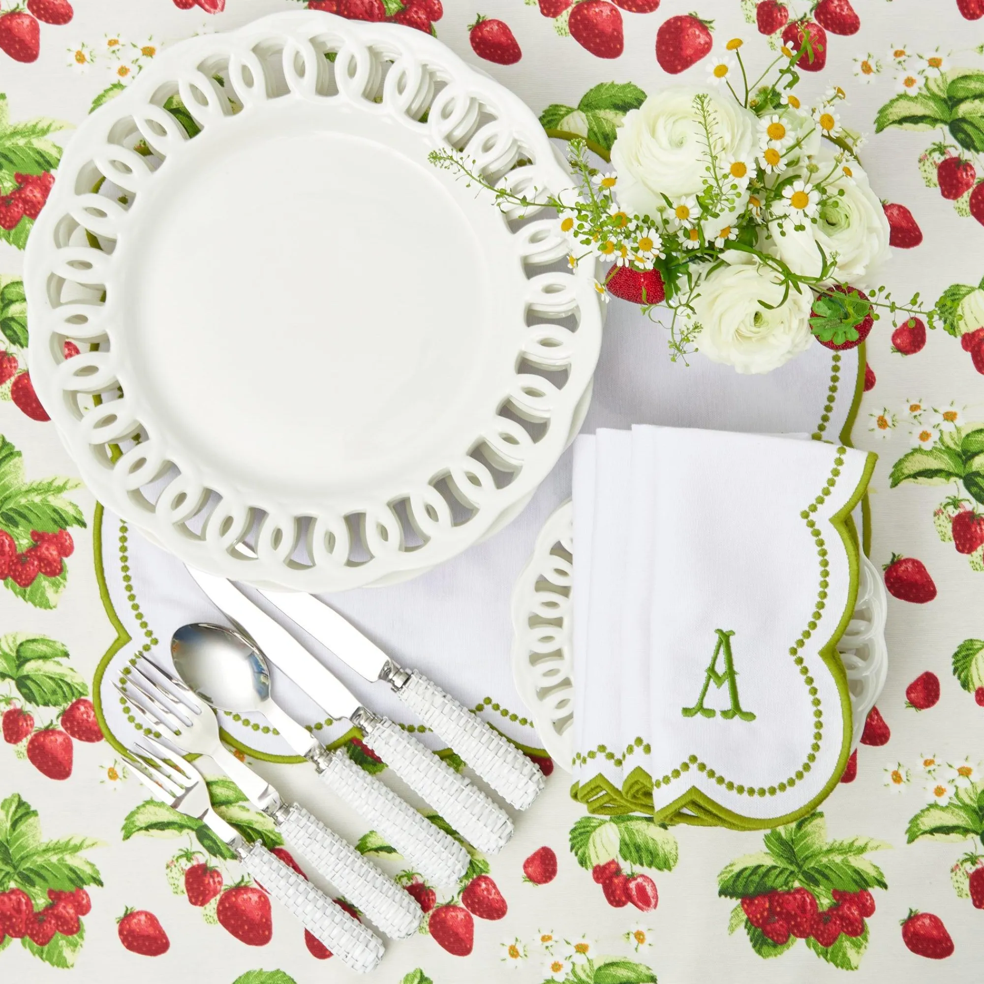 strawberry_tablecloth_9.webp Discount Strawberry Tablecloth Tablecloths