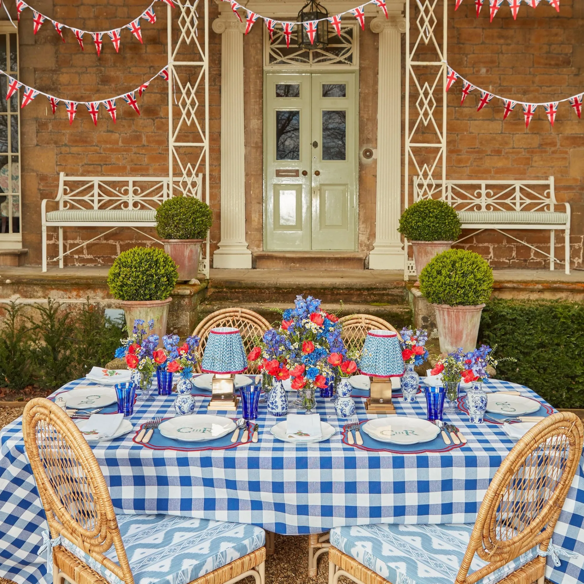 strawberry_white_linen_em_10.webp Clearance Strawberry White Linen Embroidered Napkins (Set Of 4) Napkins