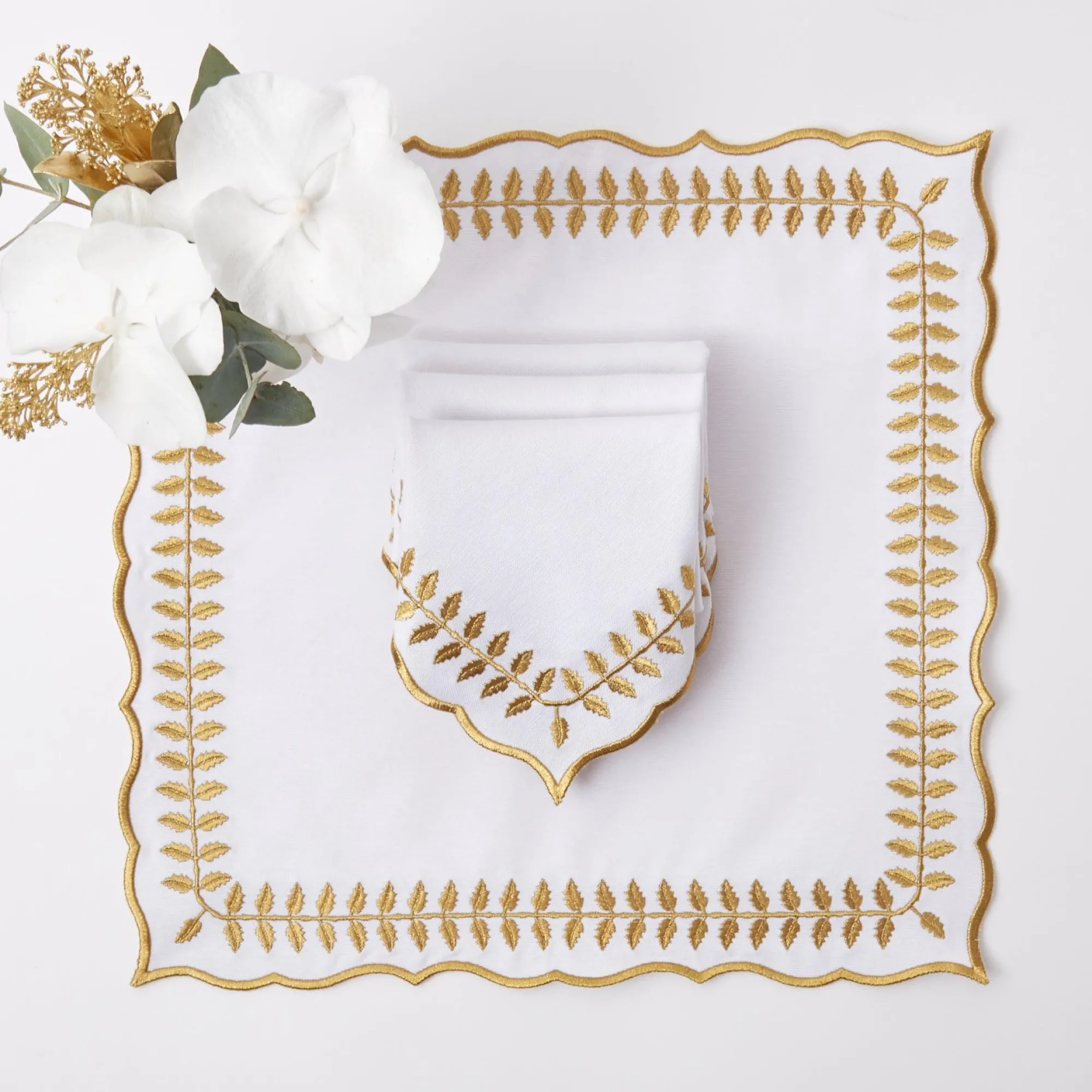 white__gold_laurel_napkin_0.webp Cheap White & Gold Laurel Napkins (Set Of 4) Napkins
