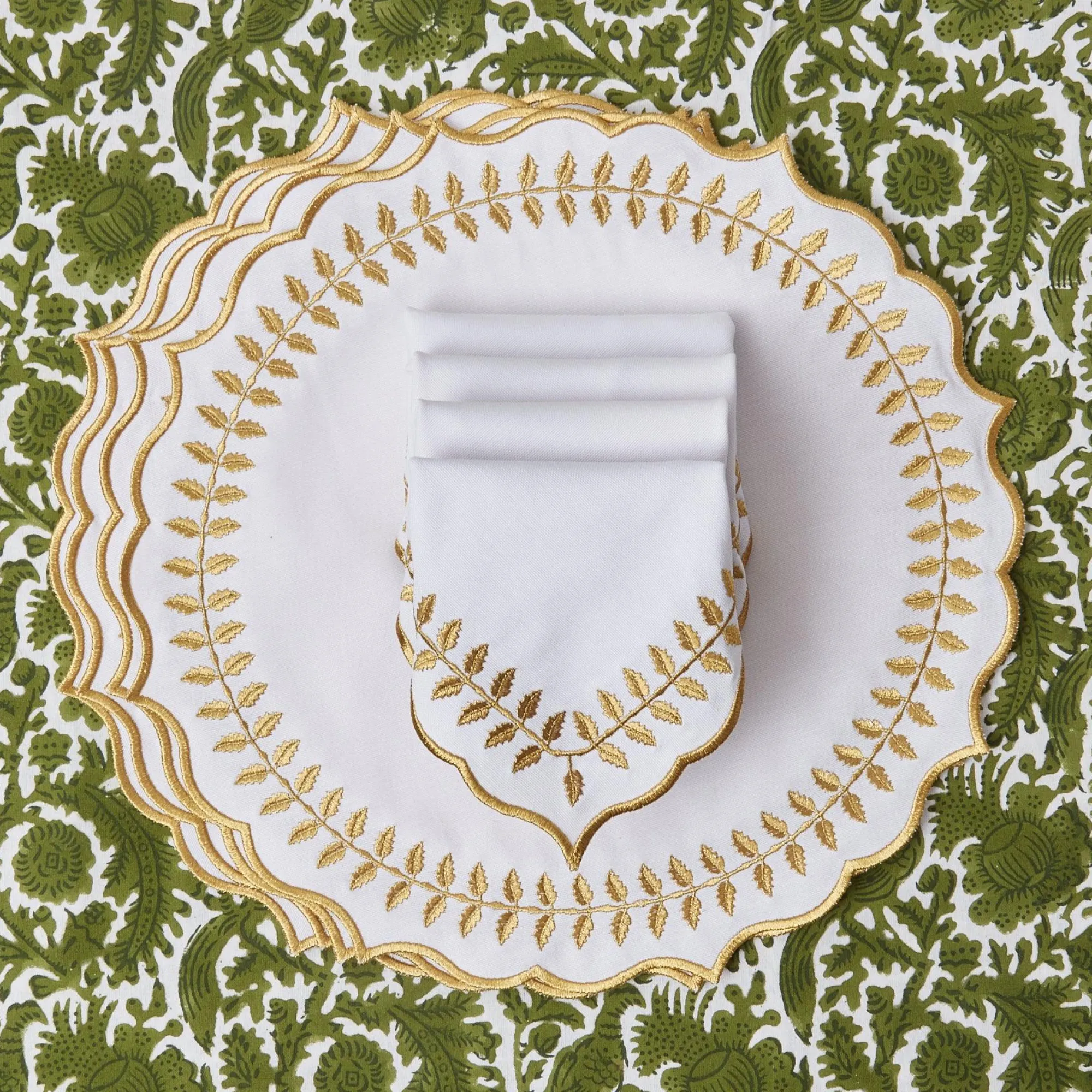 white__gold_laurel_napkin_7.webp Cheap White & Gold Laurel Napkins (Set Of 4) Napkins