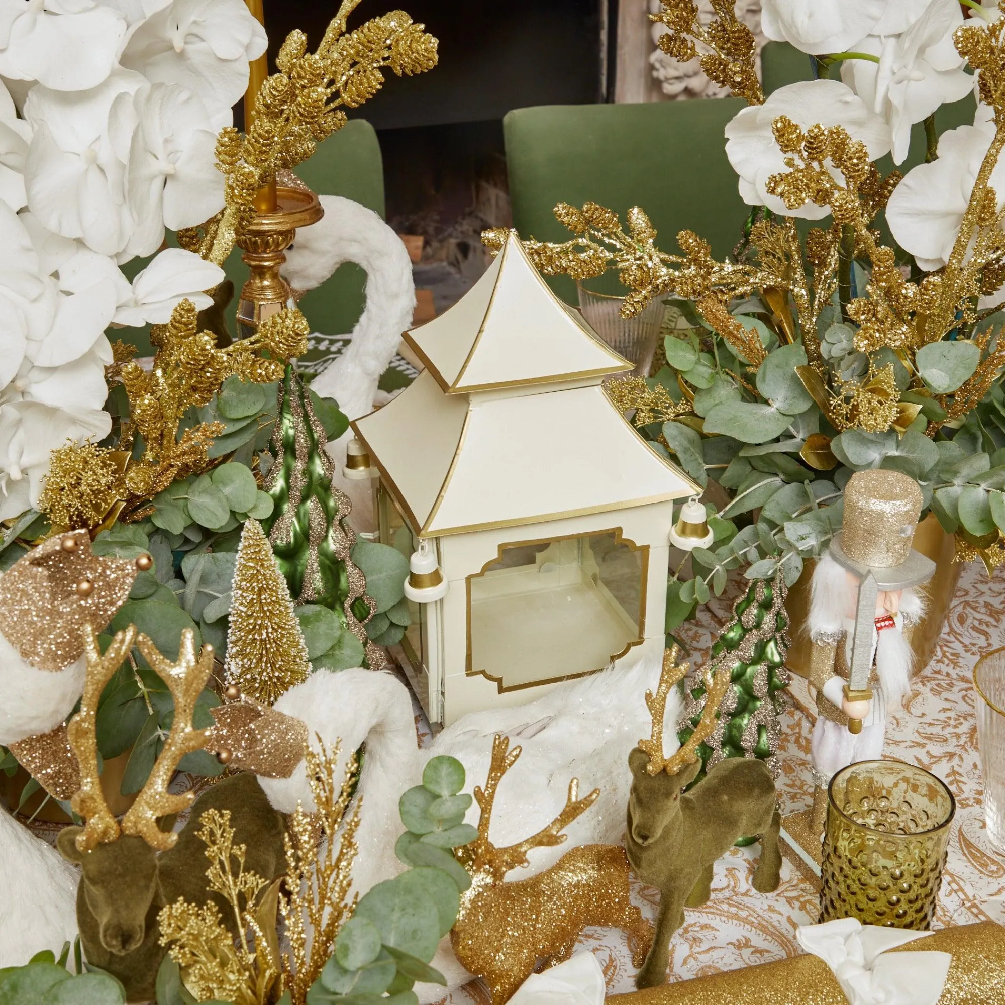 white__gold_pagoda_lanter_2-1.webp Hot White & Gold Pagoda Lantern Candle Holders