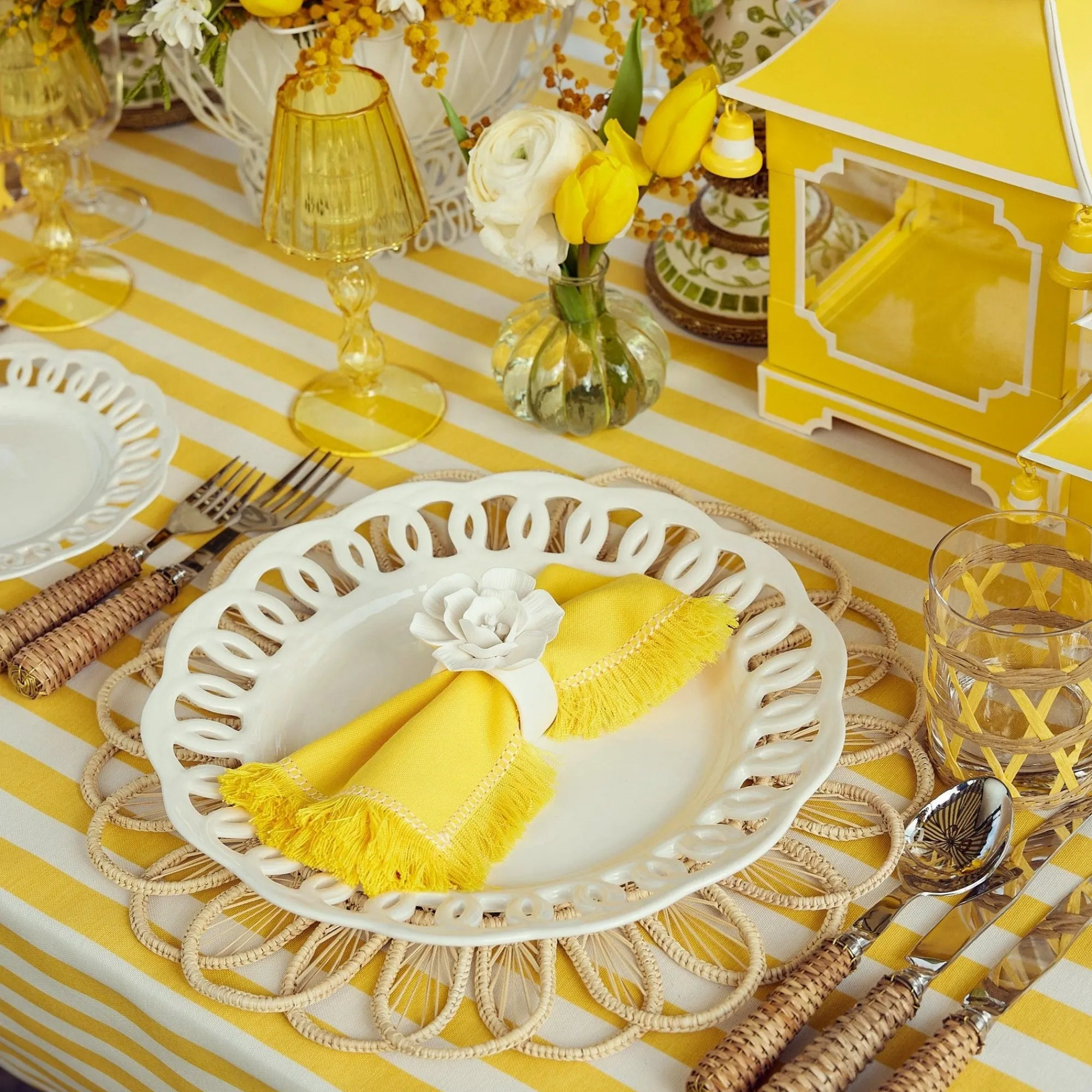 white_lace_dinner_plates__1.webp Fashion White Lace Dinner Plates (Set Of 4) Crockery Sets