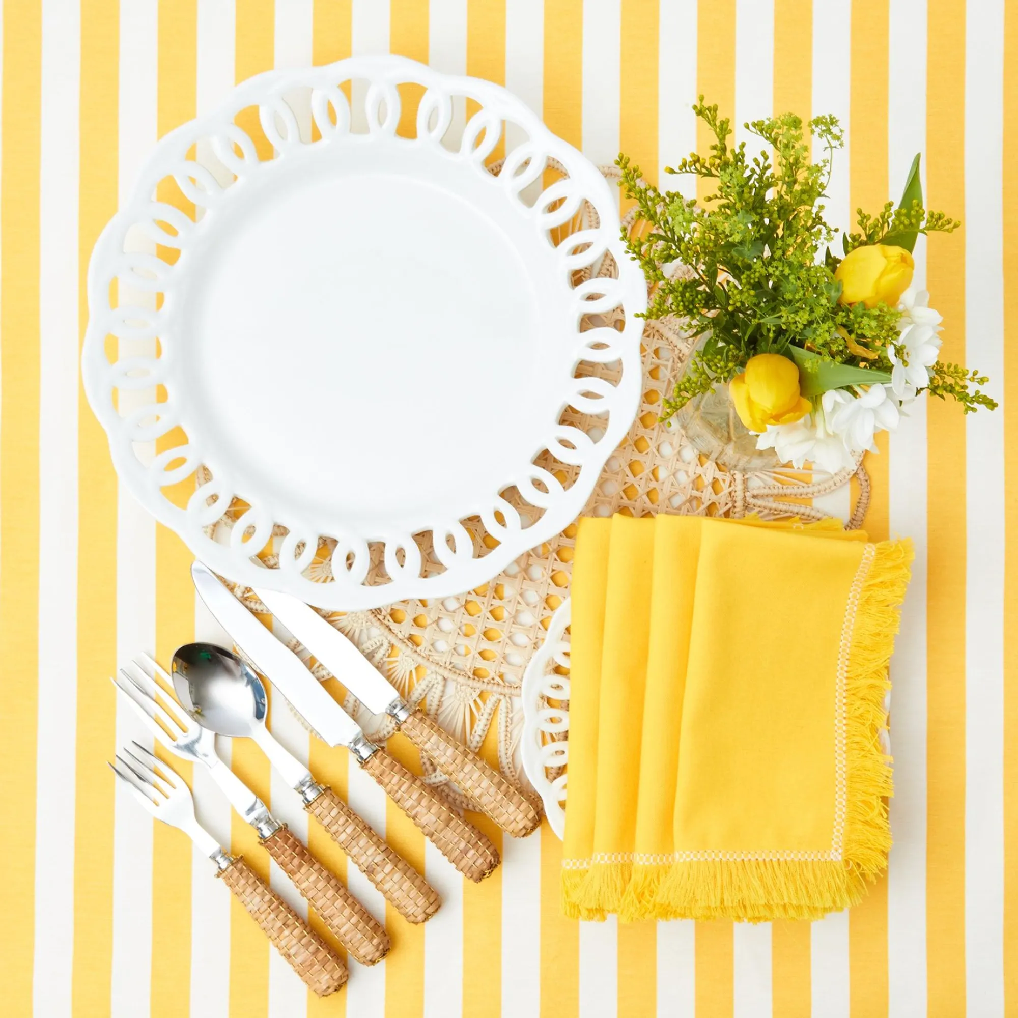 white_lace_dinner_plates__17.webp Fashion White Lace Dinner Plates (Set Of 4) Crockery Sets